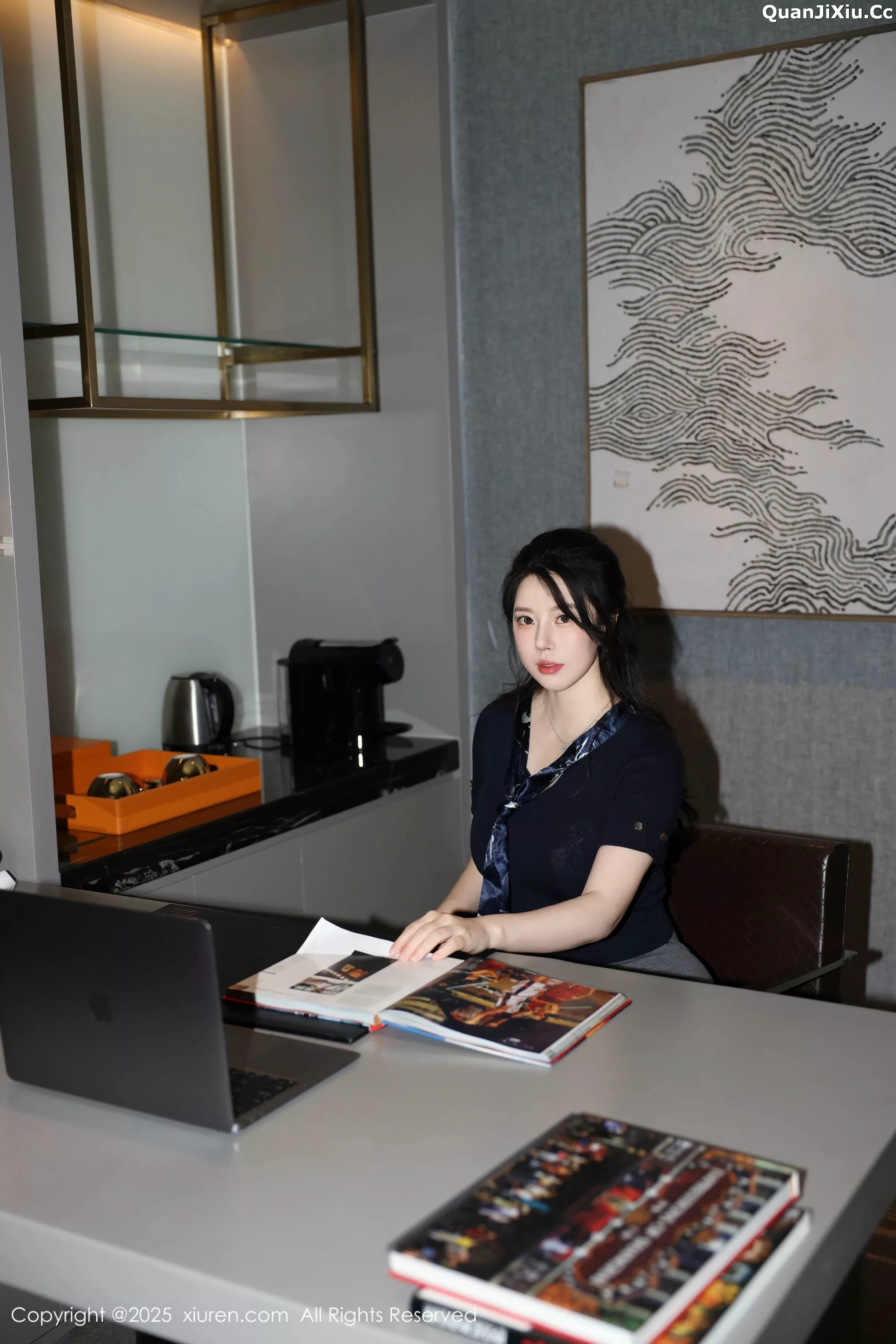 [[XiuRen秀人网]秀人网]No.10266_模特白茹雪abby性感黑色OL服饰配灰丝吊袜秀丰腴身材诱惑写真72P