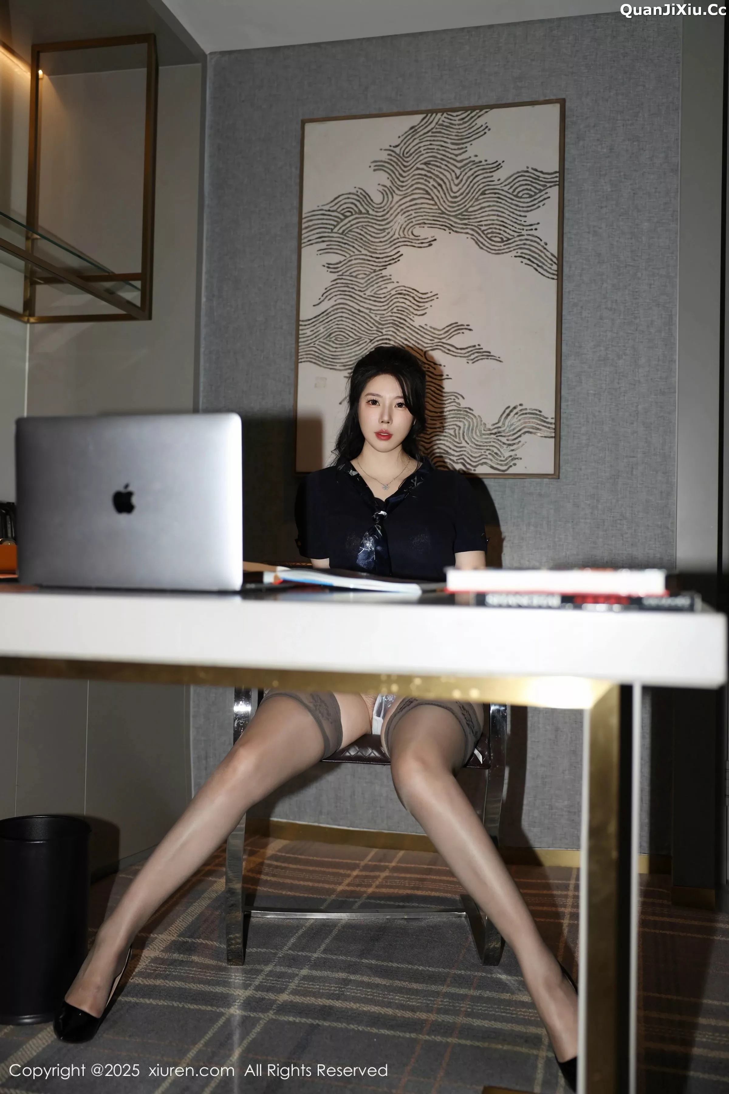 [[XiuRen秀人网]秀人网]No.10266_模特白茹雪abby性感黑色OL服饰配灰丝吊袜秀丰腴身材诱惑写真72P