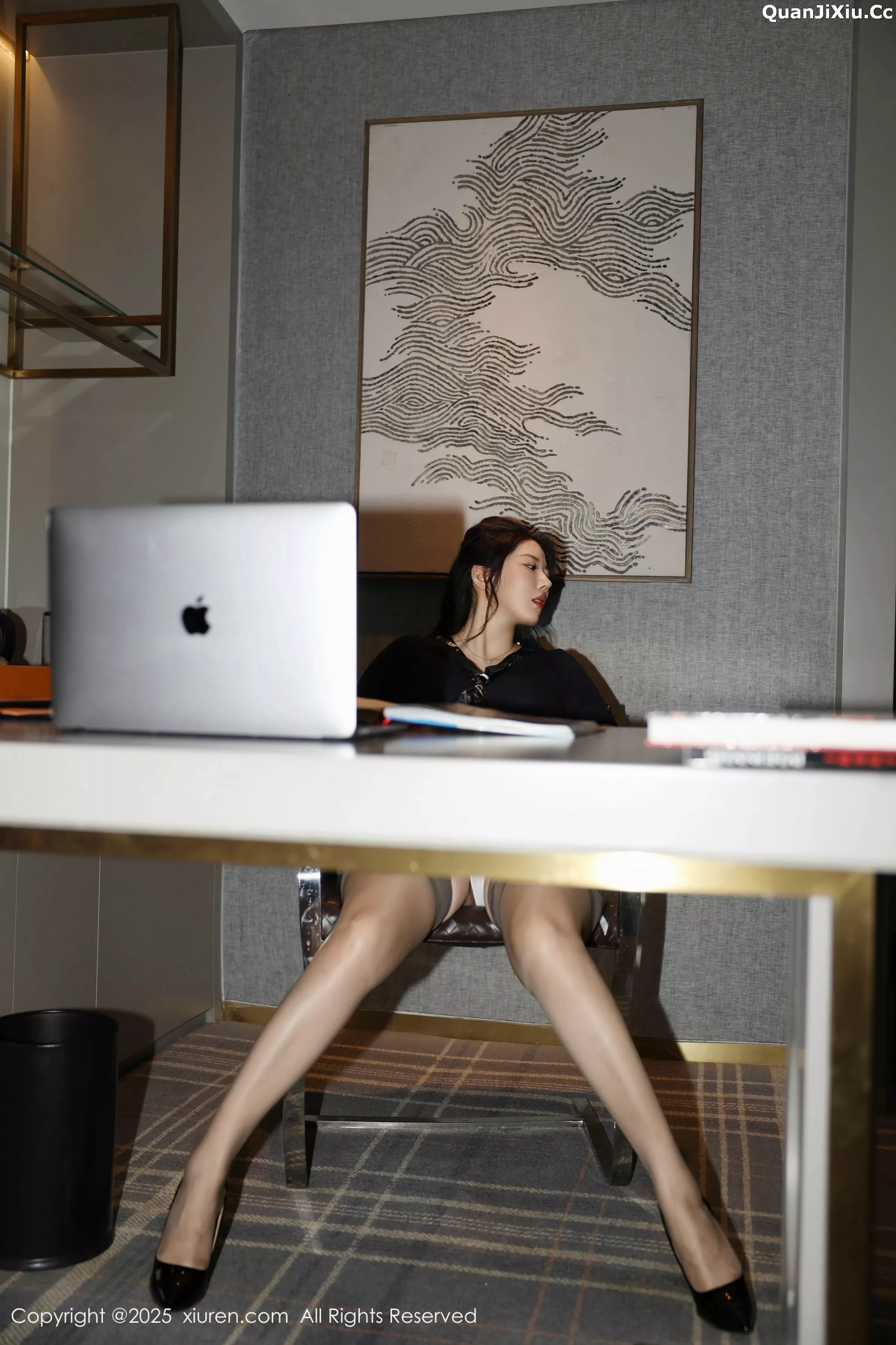 [[XiuRen秀人网]秀人网]No.10266_模特白茹雪abby性感黑色OL服饰配灰丝吊袜秀丰腴身材诱惑写真72P