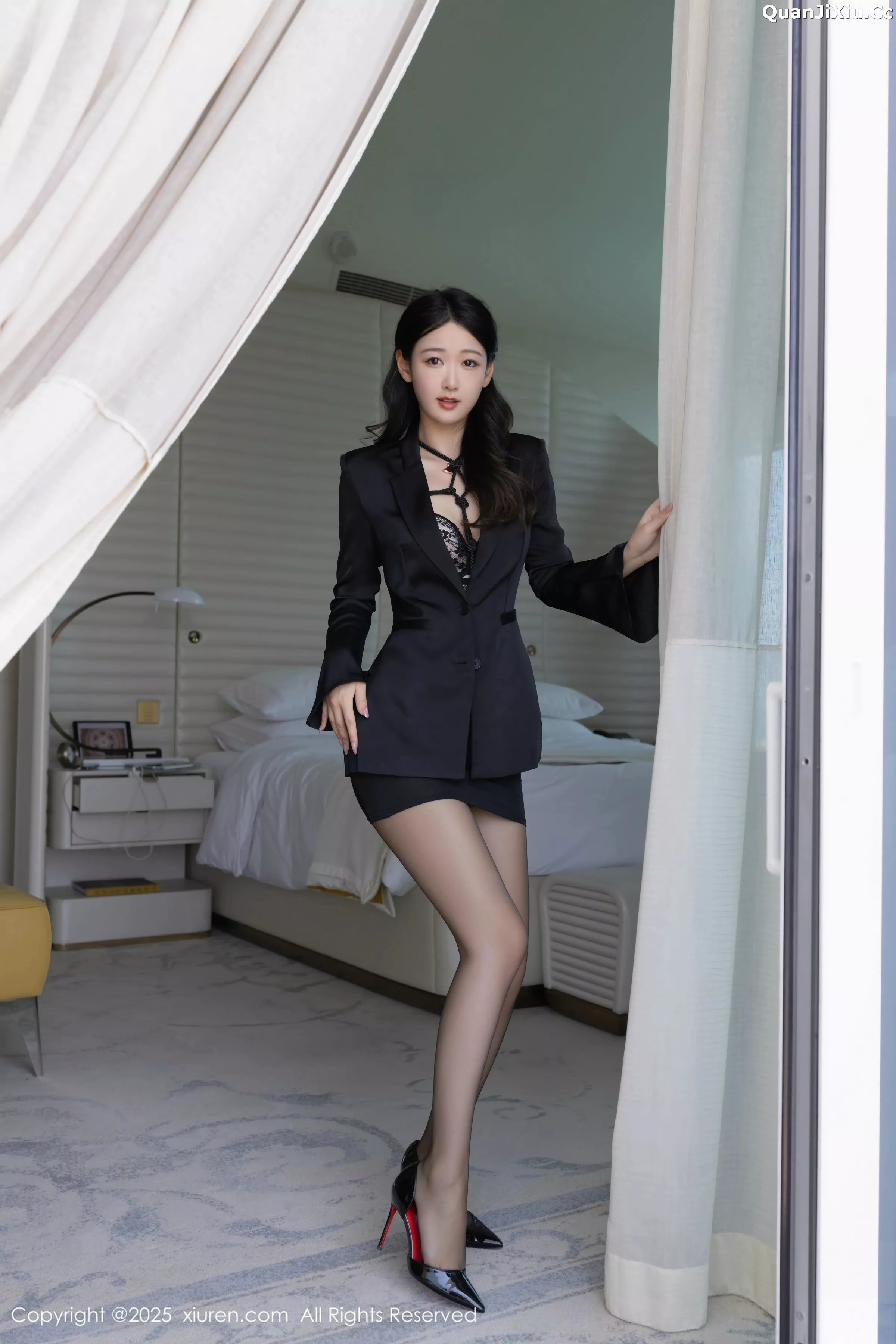 [[XiuRen秀人网]秀人网]No.10267_模特唐安琪性感黑色西服露黑色内衣配超薄黑丝秀美腿诱惑写真80P