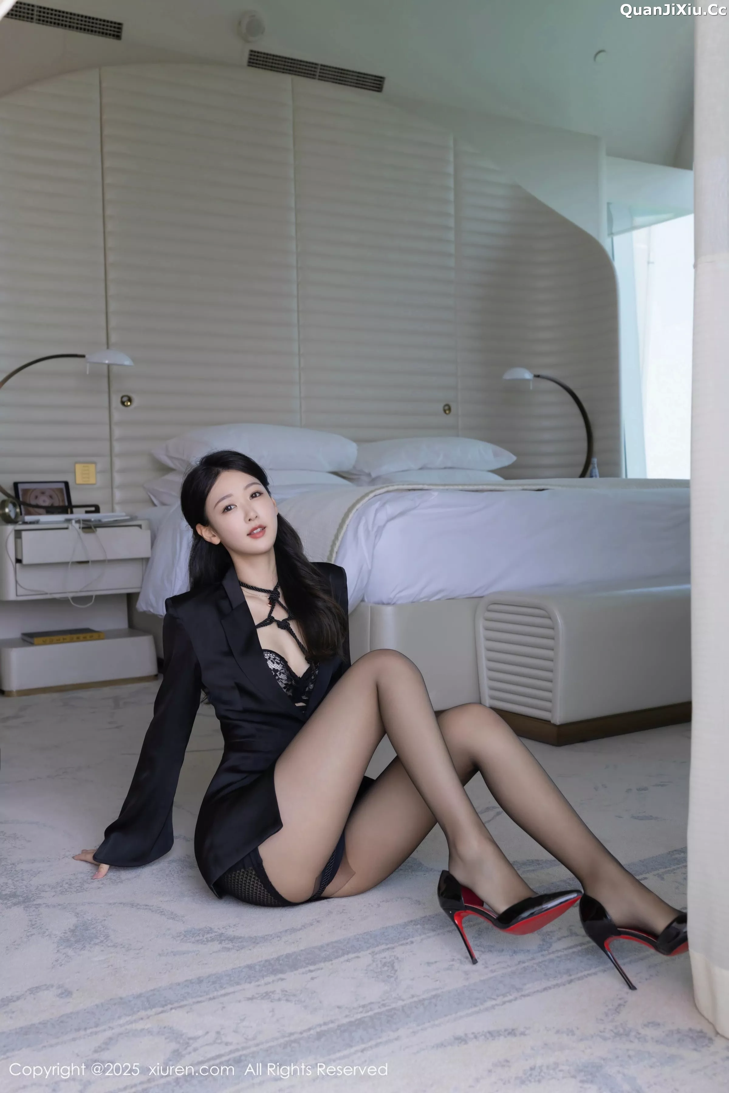 [[XiuRen秀人网]秀人网]No.10267_模特唐安琪性感黑色西服露黑色内衣配超薄黑丝秀美腿诱惑写真80P