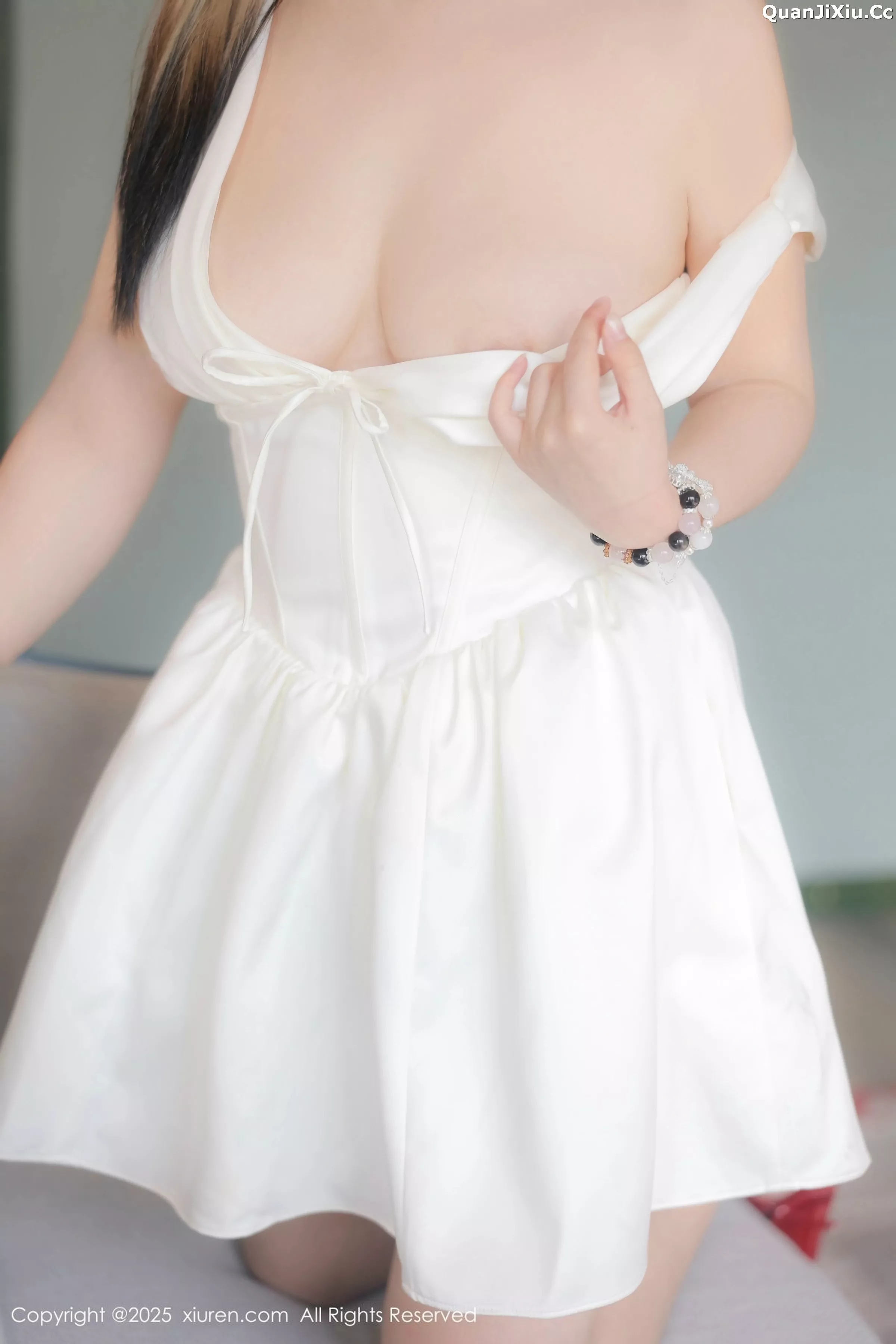 [[XiuRen秀人网]秀人网]No.10262_新人模特诺诺Hsu白色连衣裙露粉色情趣内衣秀丰腴身材诱惑写真40P