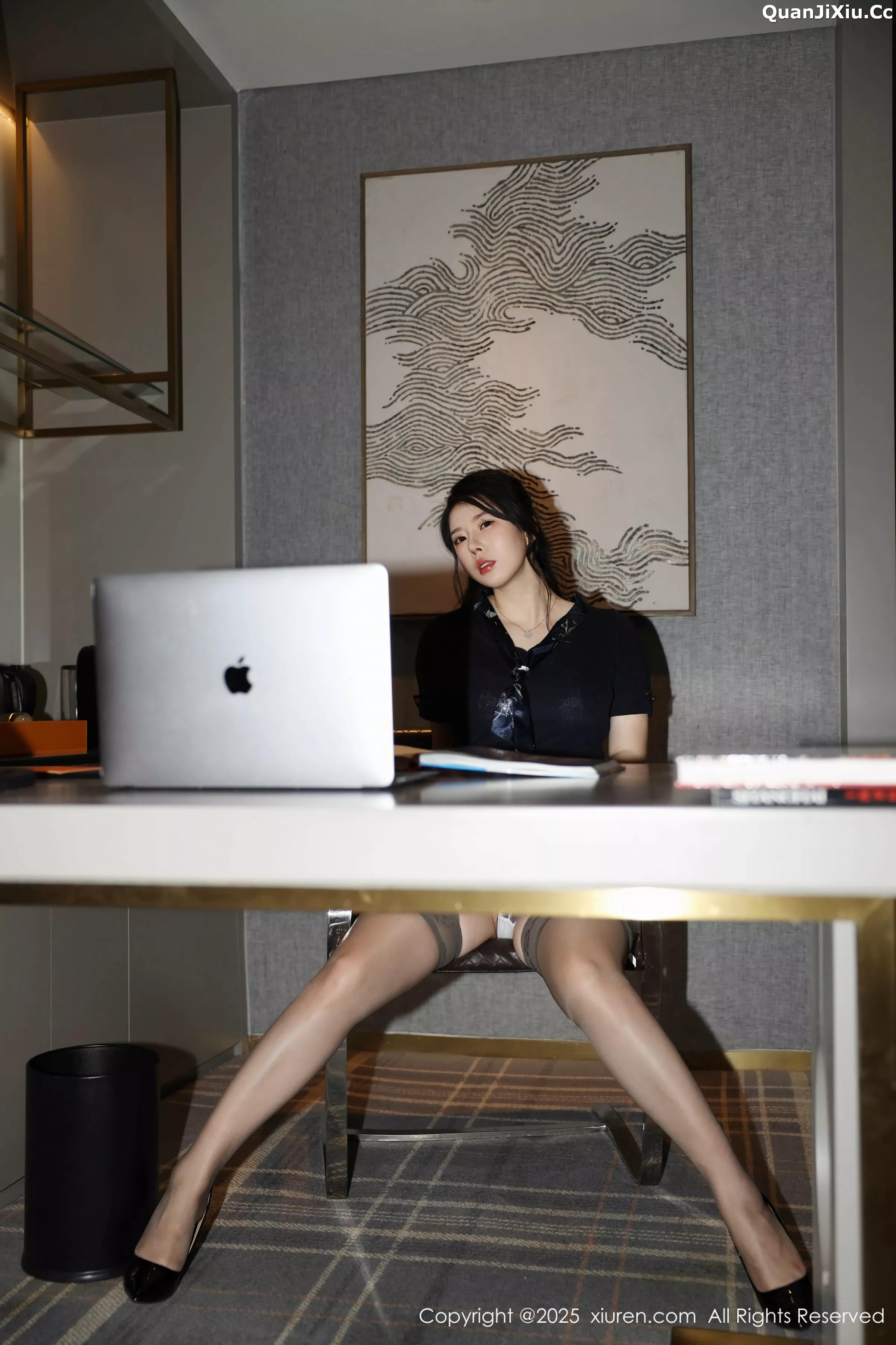 [[XiuRen秀人网]秀人网]No.10266_模特白茹雪abby性感黑色OL服饰配灰丝吊袜秀丰腴身材诱惑写真72P