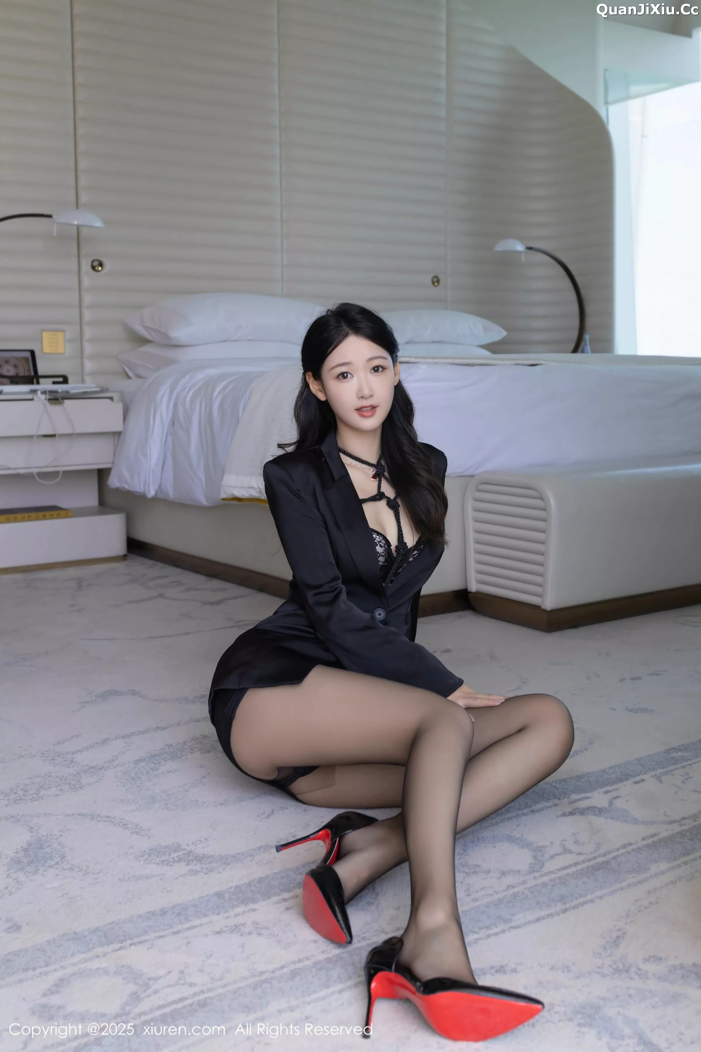 [[XiuRen秀人网]秀人网]No.10267_模特唐安琪性感黑色西服露黑色内衣配超薄黑丝秀美腿诱惑写真80P