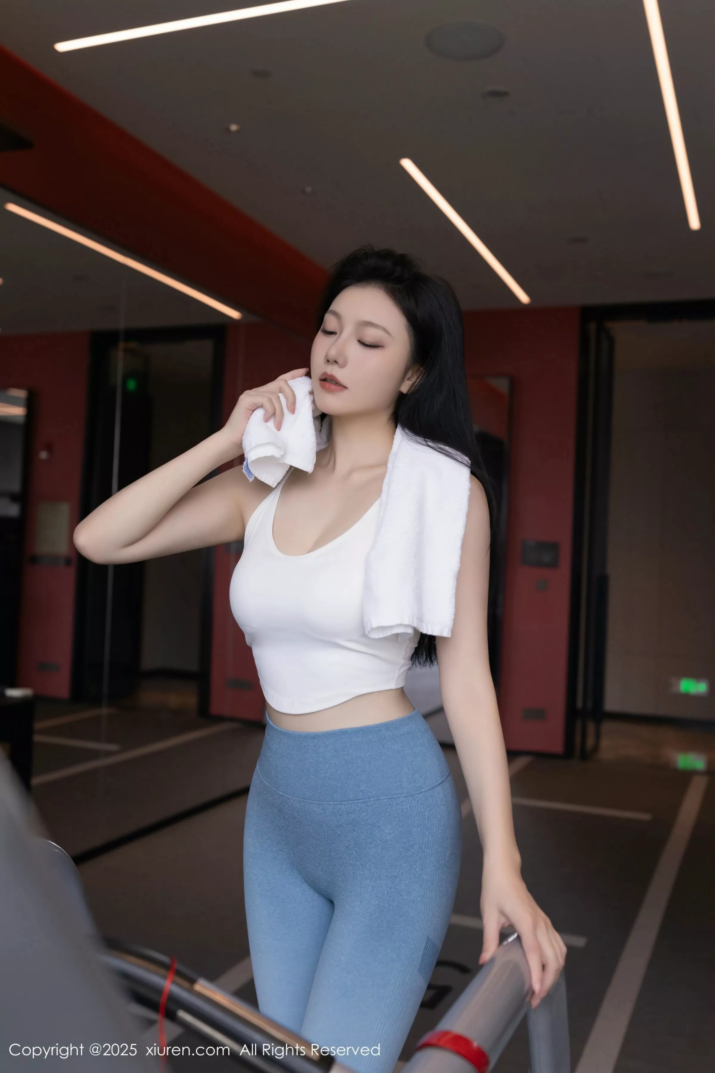 [[XiuRen秀人网]秀人网]No.10272_模特安然anran健身房性感蓝白色运动服秀曼妙身姿完美诱惑写真80P