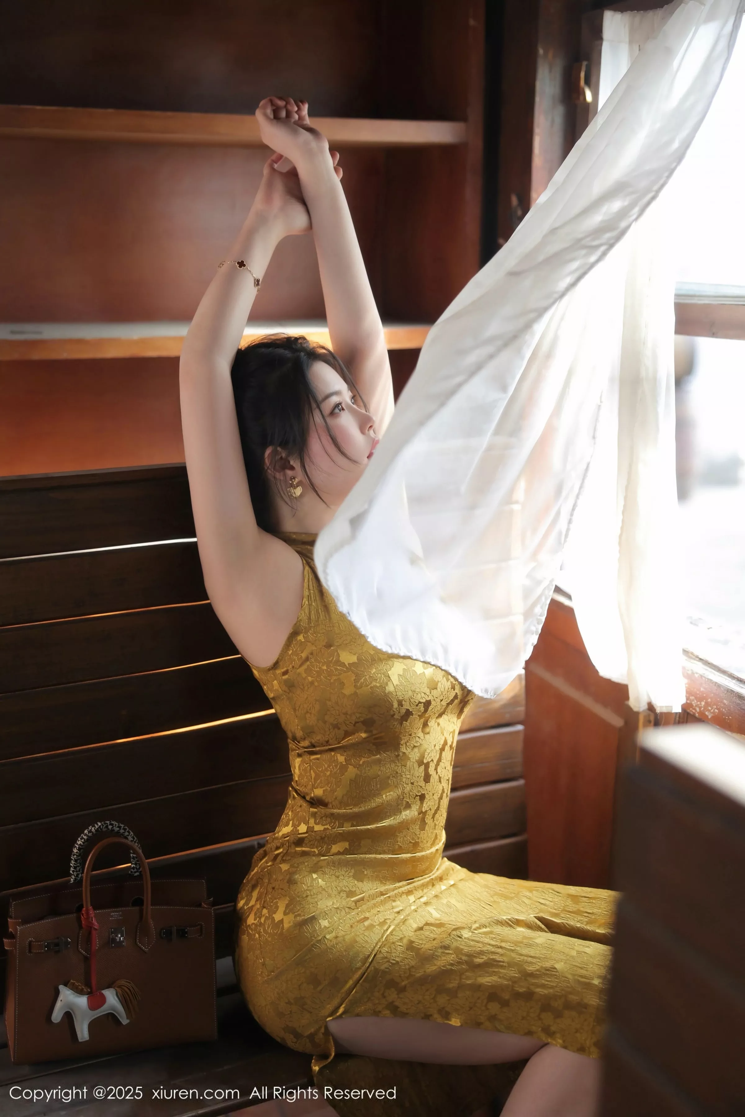 [[XiuRen秀人网]秀人网]No.10269_模特林若凡F性感黄色旗袍露浅色内衣秀丰腴身材撩人诱惑写真71P