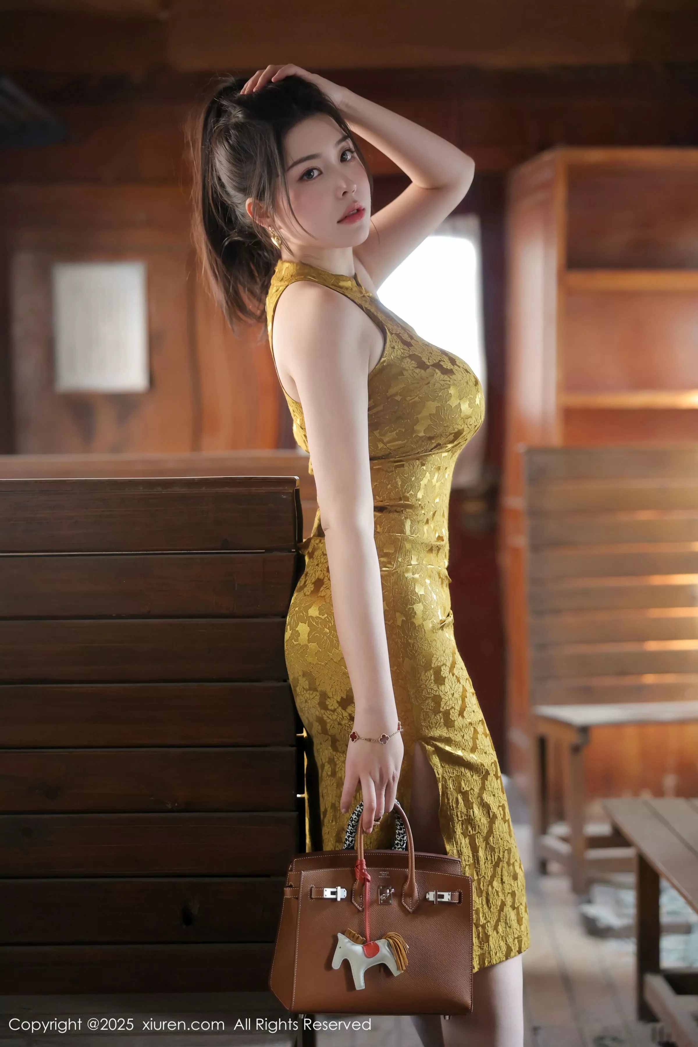 [[XiuRen秀人网]秀人网]No.10269_模特林若凡F性感黄色旗袍露浅色内衣秀丰腴身材撩人诱惑写真71P