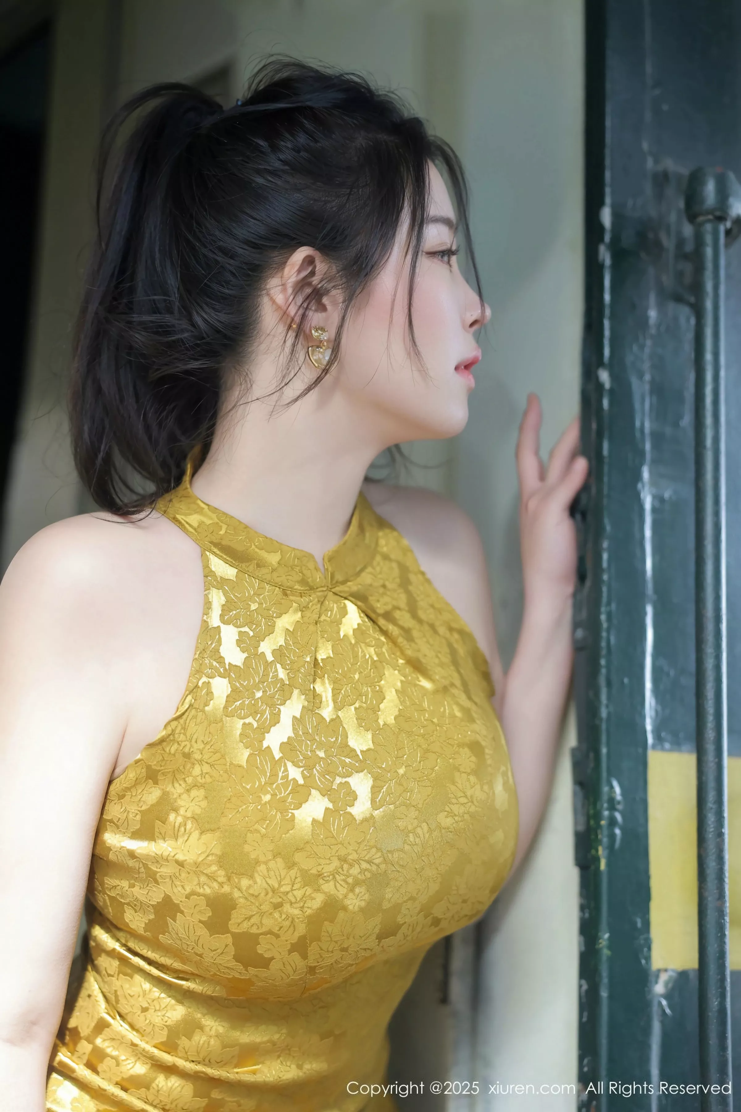 [[XiuRen秀人网]秀人网]No.10269_模特林若凡F性感黄色旗袍露浅色内衣秀丰腴身材撩人诱惑写真71P