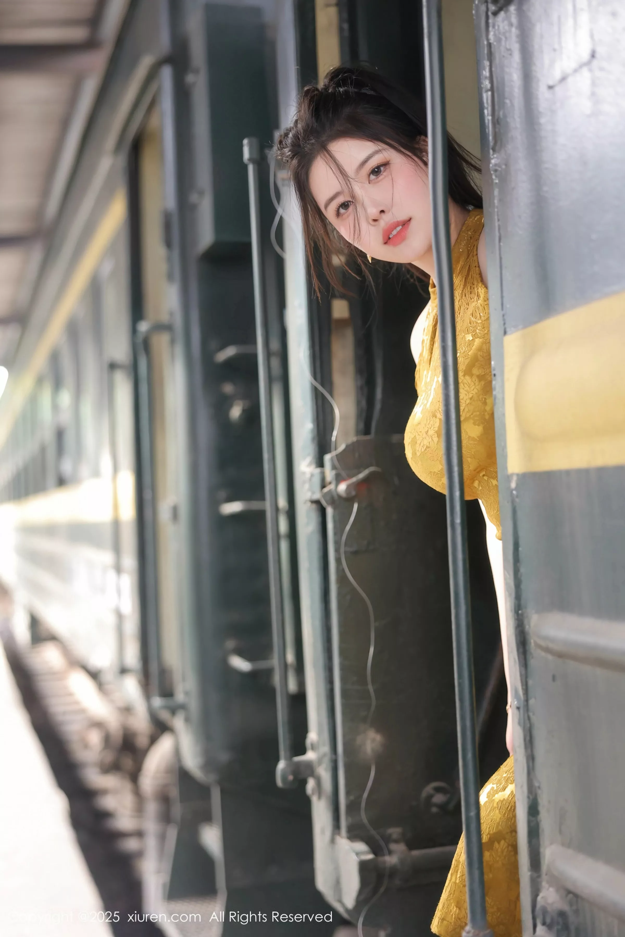 [[XiuRen秀人网]秀人网]No.10269_模特林若凡F性感黄色旗袍露浅色内衣秀丰腴身材撩人诱惑写真71P