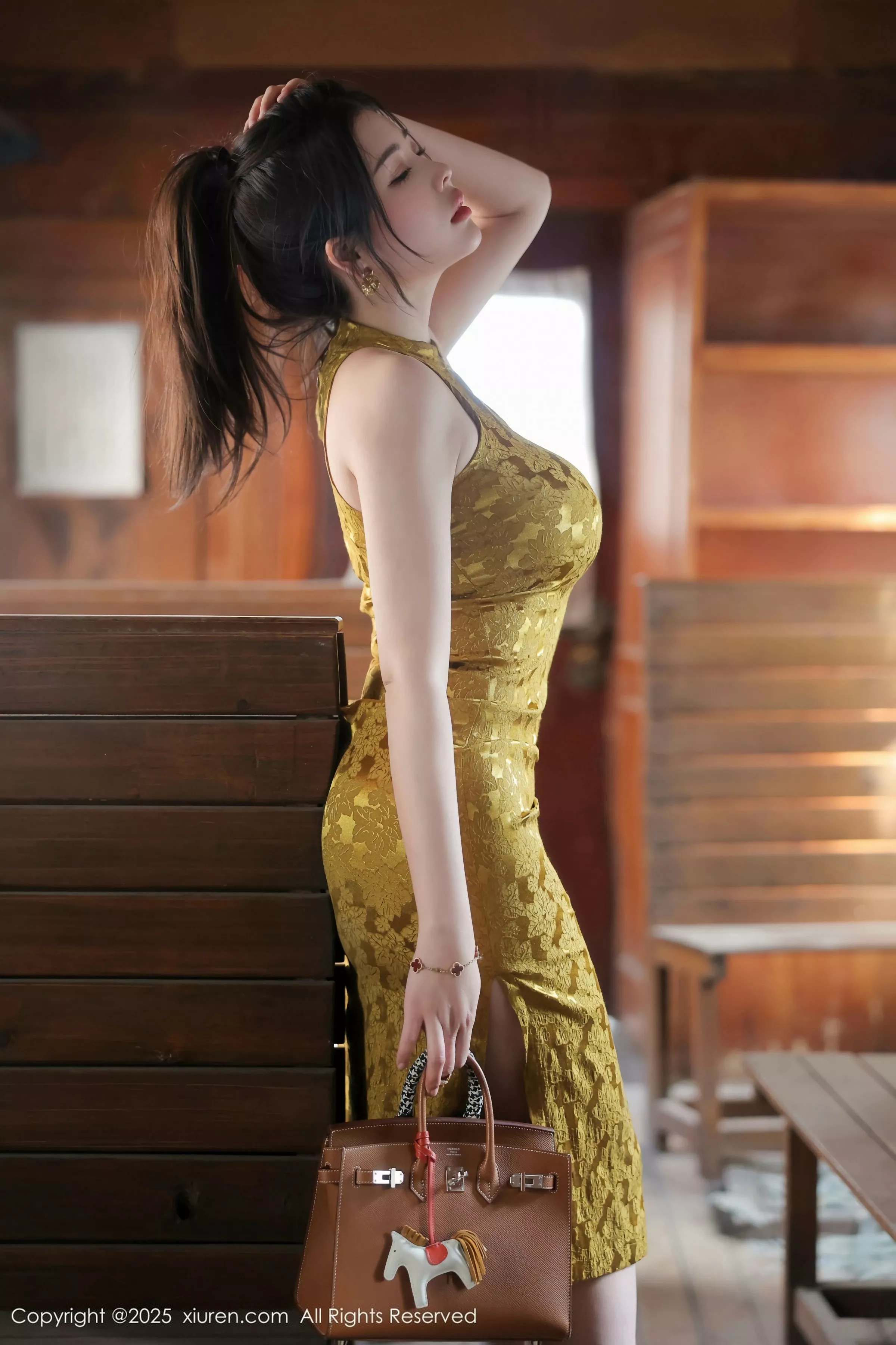 [[XiuRen秀人网]秀人网]No.10269_模特林若凡F性感黄色旗袍露浅色内衣秀丰腴身材撩人诱惑写真71P