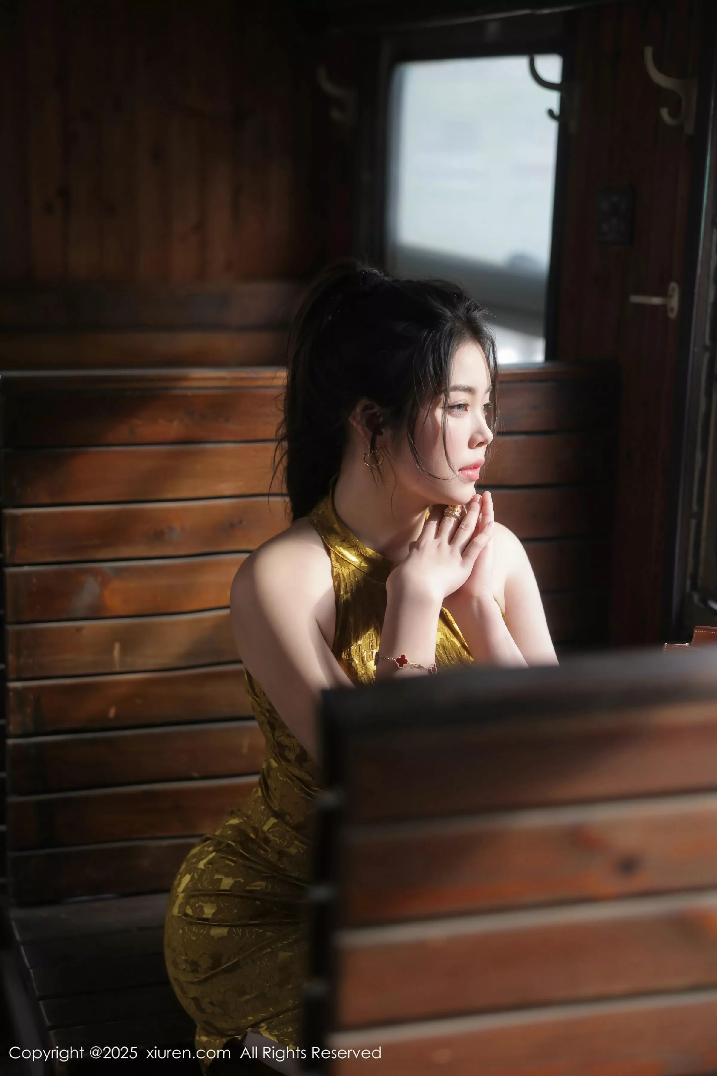 [[XiuRen秀人网]秀人网]No.10269_模特林若凡F性感黄色旗袍露浅色内衣秀丰腴身材撩人诱惑写真71P