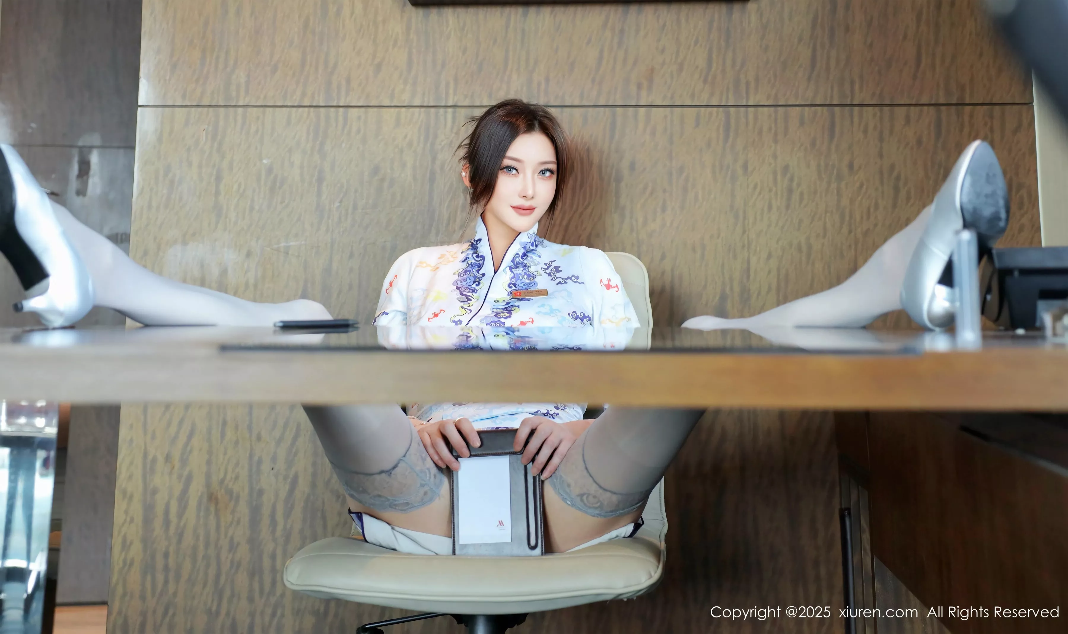 [[XiuRen秀人网]秀人网]No.10273_新人模特苏一诺性感青色旗袍露蓝色内衣配灰丝袜秀美腿诱惑写真79P