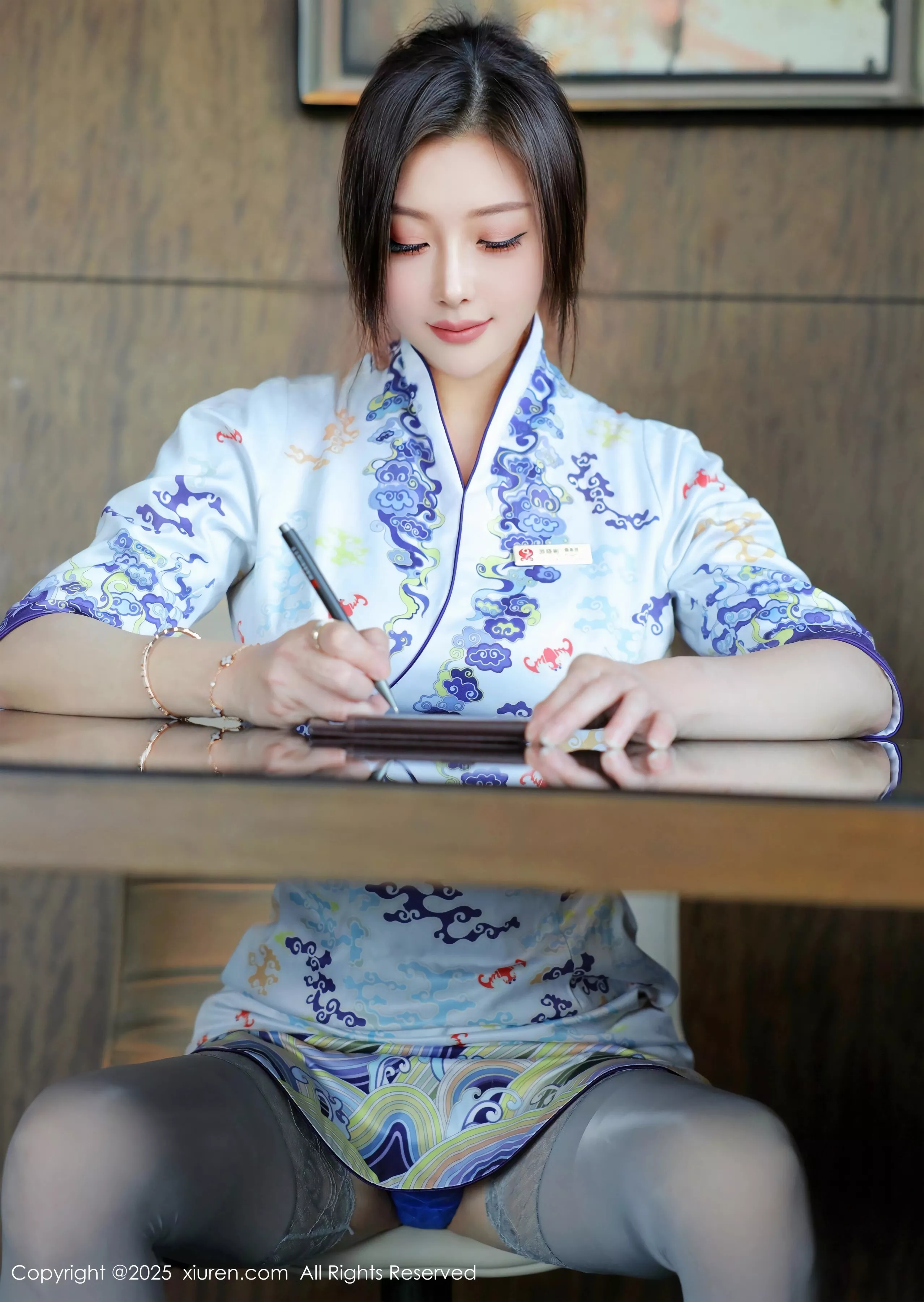 [[XiuRen秀人网]秀人网]No.10273_新人模特苏一诺性感青色旗袍露蓝色内衣配灰丝袜秀美腿诱惑写真79P