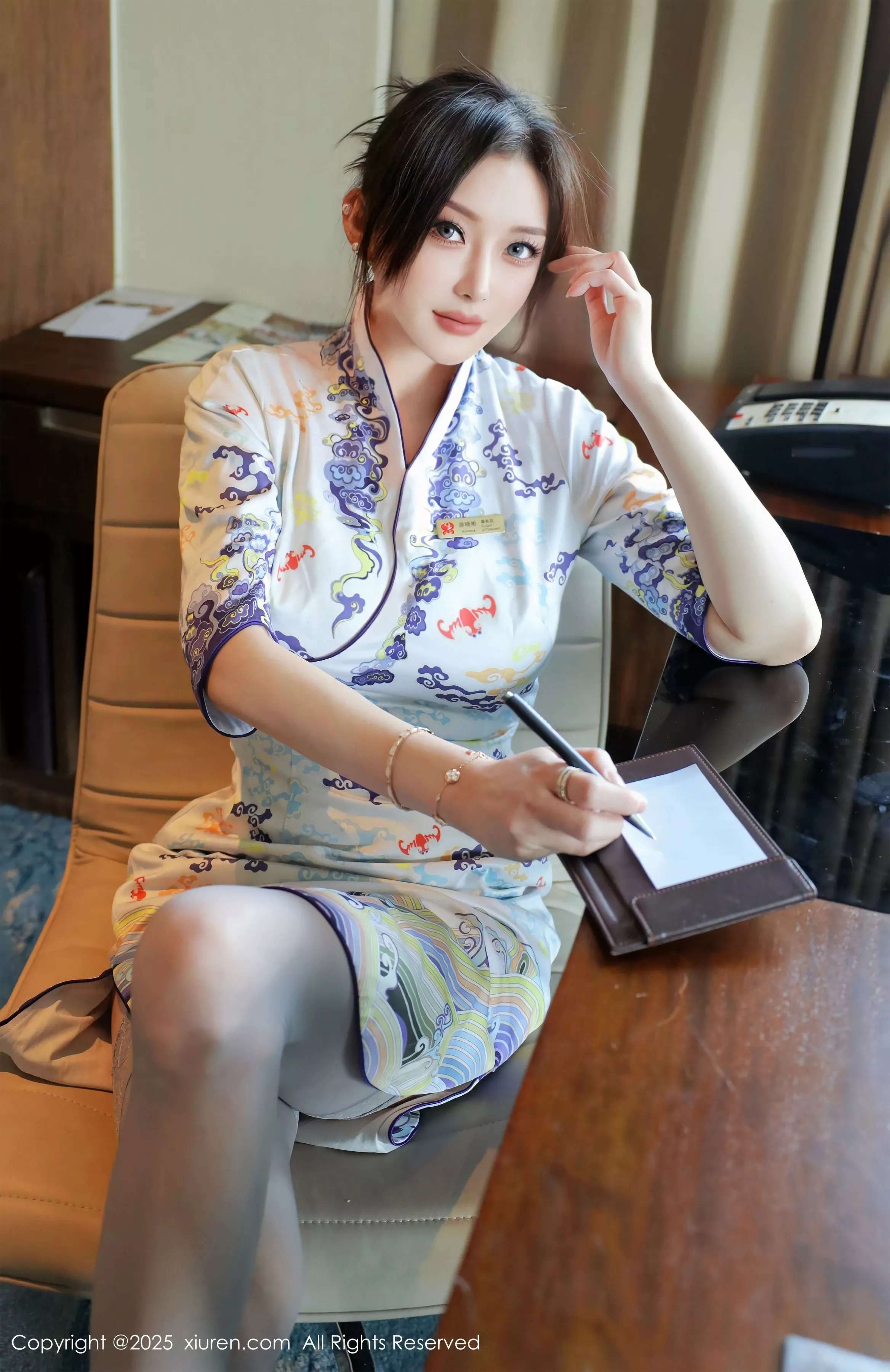 [[XiuRen秀人网]秀人网]No.10273_新人模特苏一诺性感青色旗袍露蓝色内衣配灰丝袜秀美腿诱惑写真79P