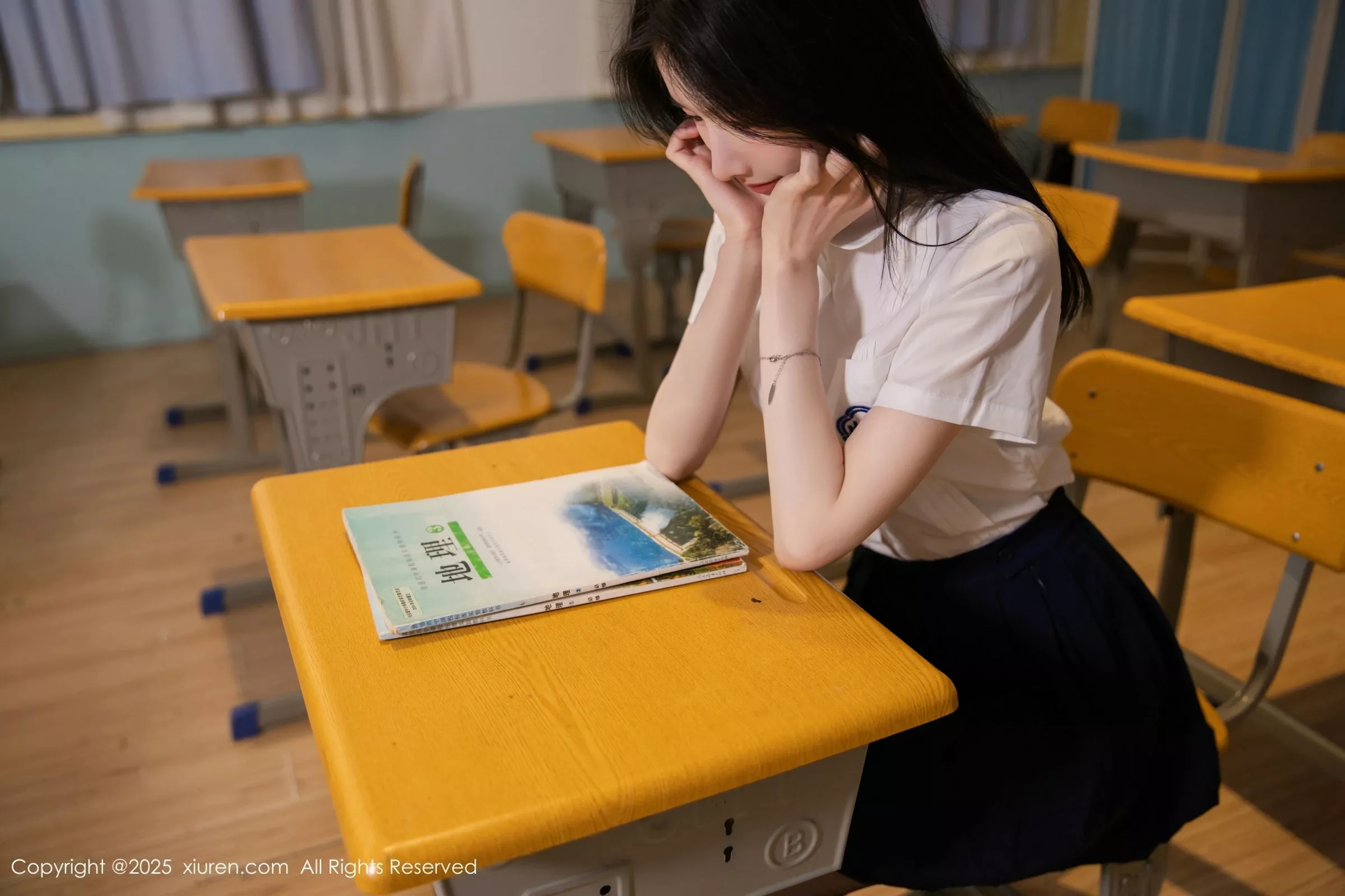 [[XiuRen秀人网]秀人网]No.10287_模特布丁wow性感JK制服露蕾丝内衣配超薄黑丝秀完美身材诱惑写真81P