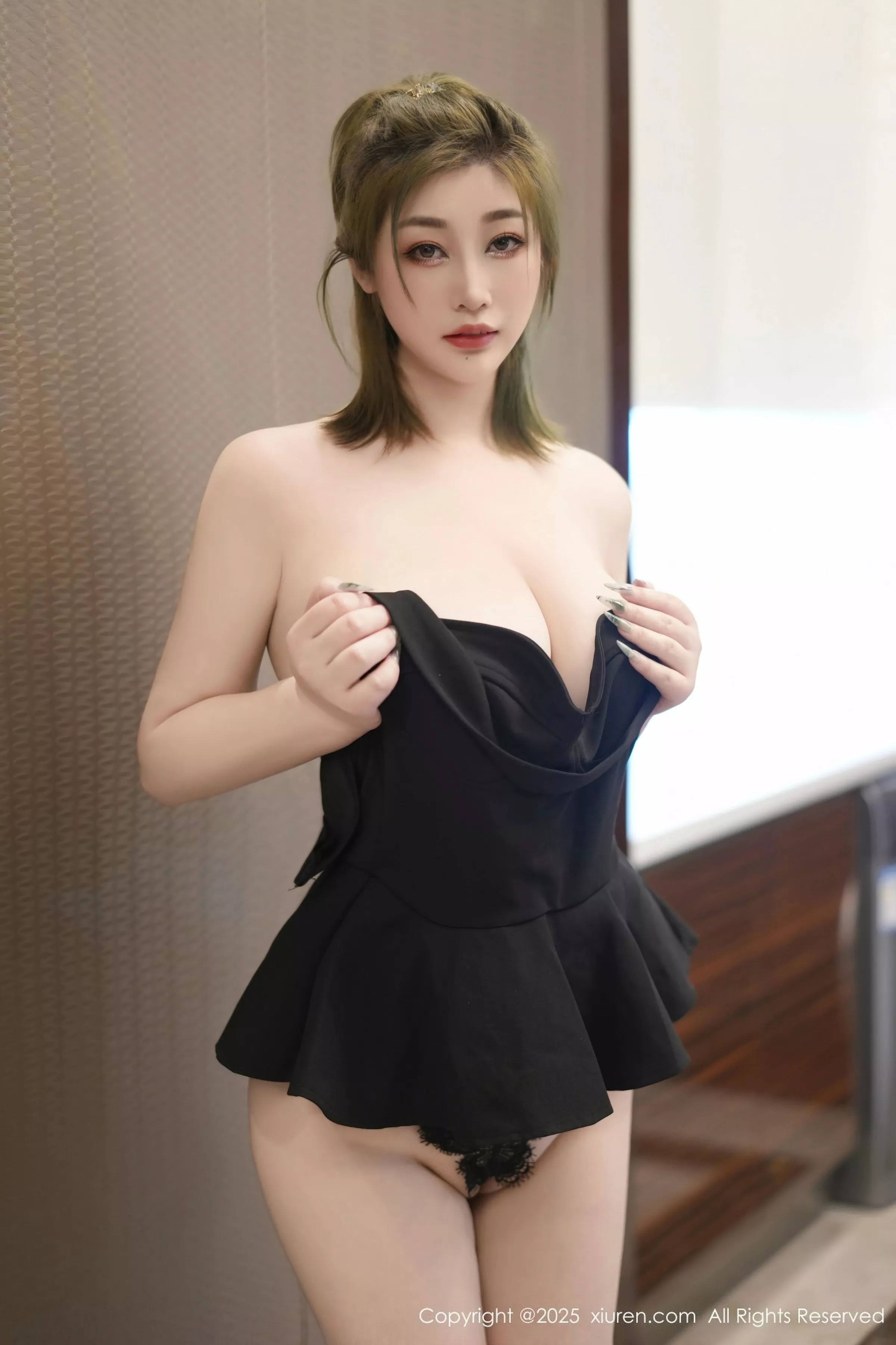 [[XiuRen秀人网]秀人网]No.10286_女神妲己_Toxic性感黑色低胸连衣短裙秀丰乳肥臀惹火诱惑写真73P