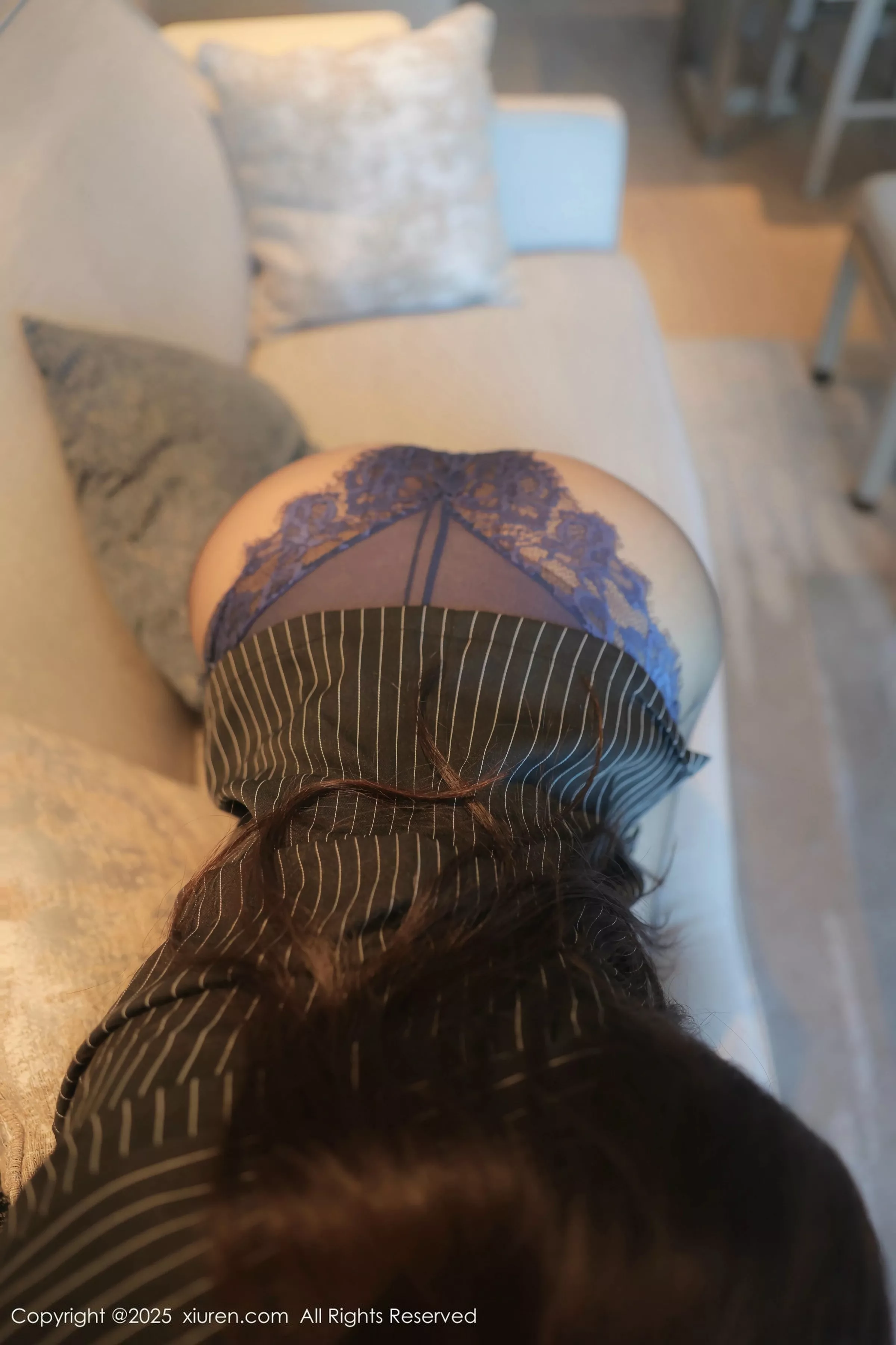 [[XiuRen秀人网]秀人网]No.10285_模特奶油猫呀性感深色OL服饰露蓝色蕾丝内衣秀丰腴身材诱惑写真79P