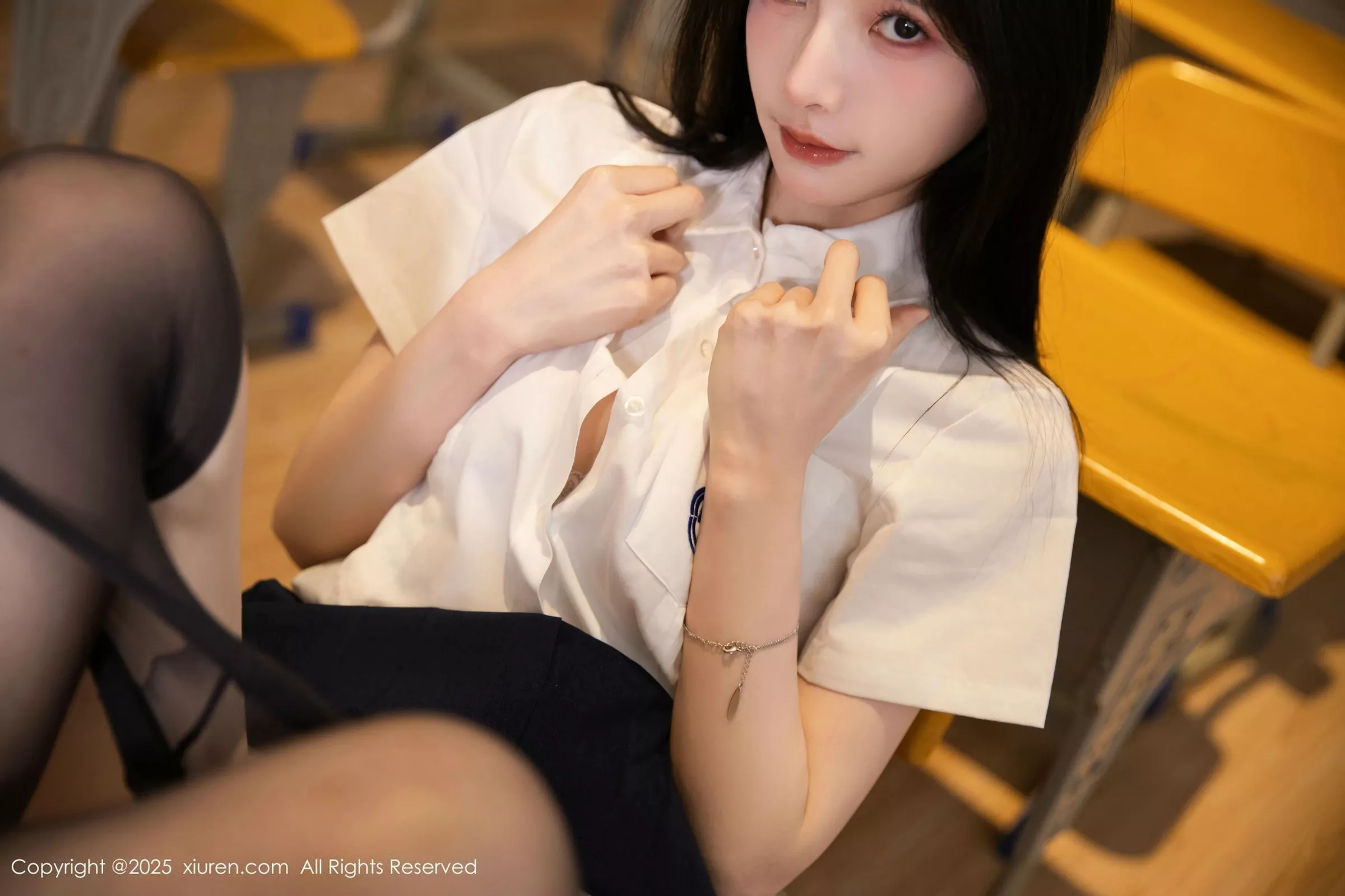 [[XiuRen秀人网]秀人网]No.10287_模特布丁wow性感JK制服露蕾丝内衣配超薄黑丝秀完美身材诱惑写真81P