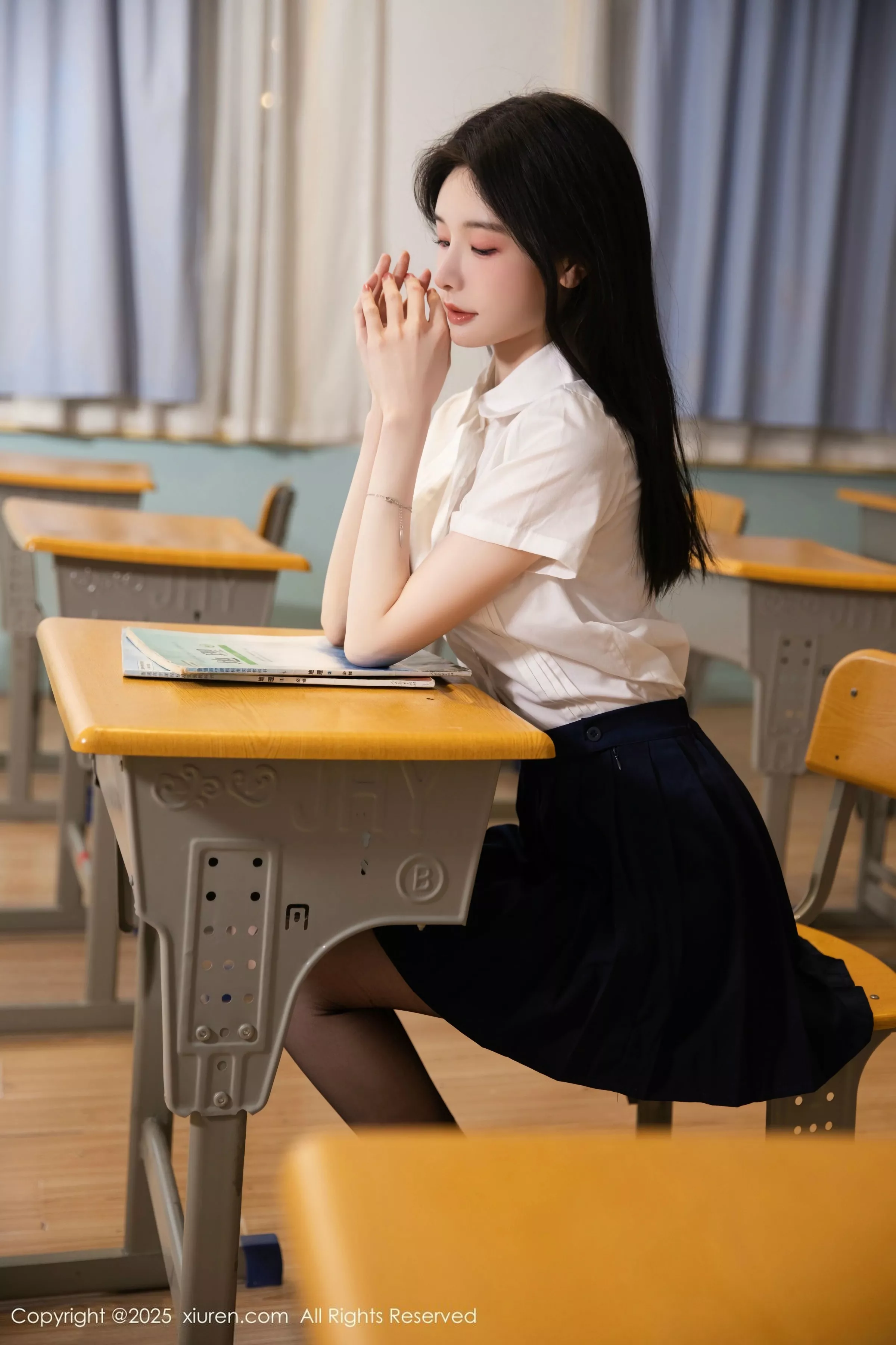 [[XiuRen秀人网]秀人网]No.10287_模特布丁wow性感JK制服露蕾丝内衣配超薄黑丝秀完美身材诱惑写真81P