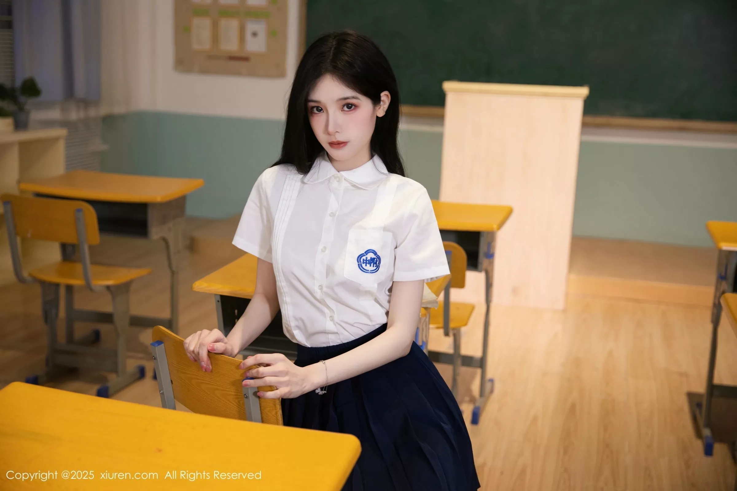 [[XiuRen秀人网]秀人网]No.10287_模特布丁wow性感JK制服露蕾丝内衣配超薄黑丝秀完美身材诱惑写真81P