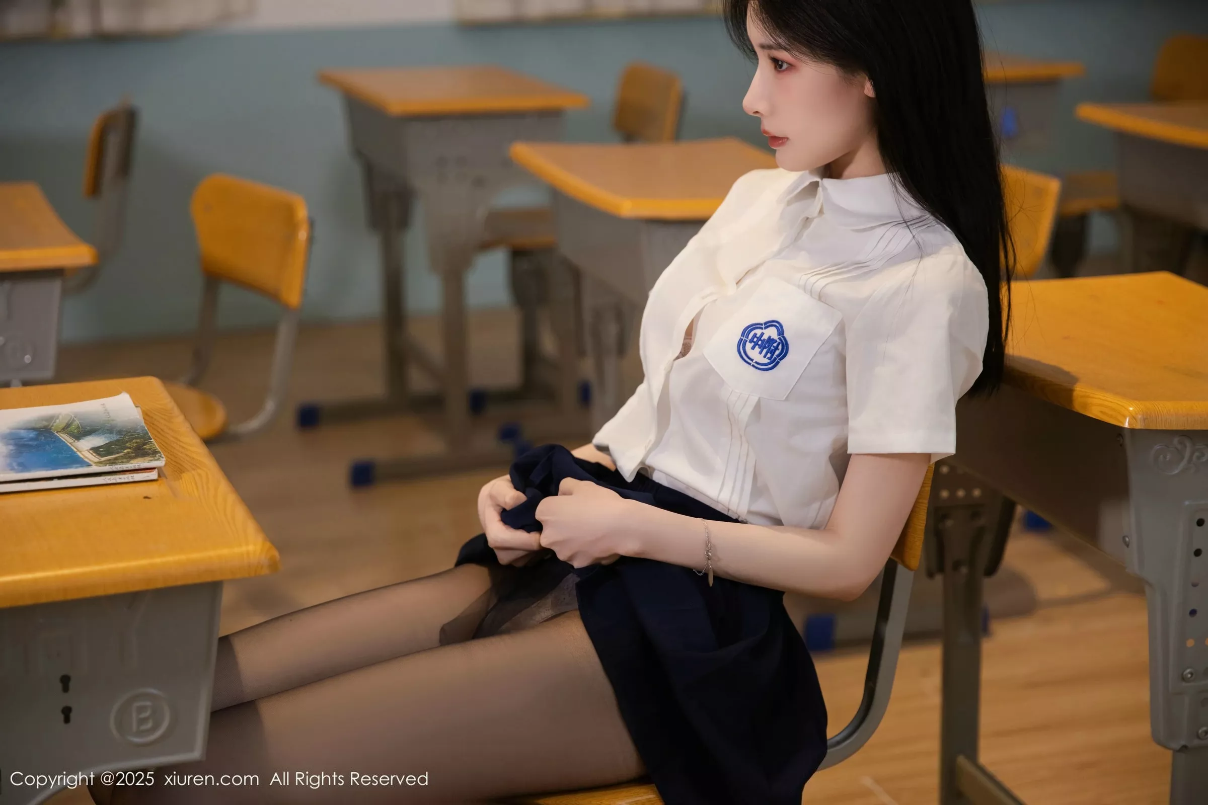 [[XiuRen秀人网]秀人网]No.10287_模特布丁wow性感JK制服露蕾丝内衣配超薄黑丝秀完美身材诱惑写真81P