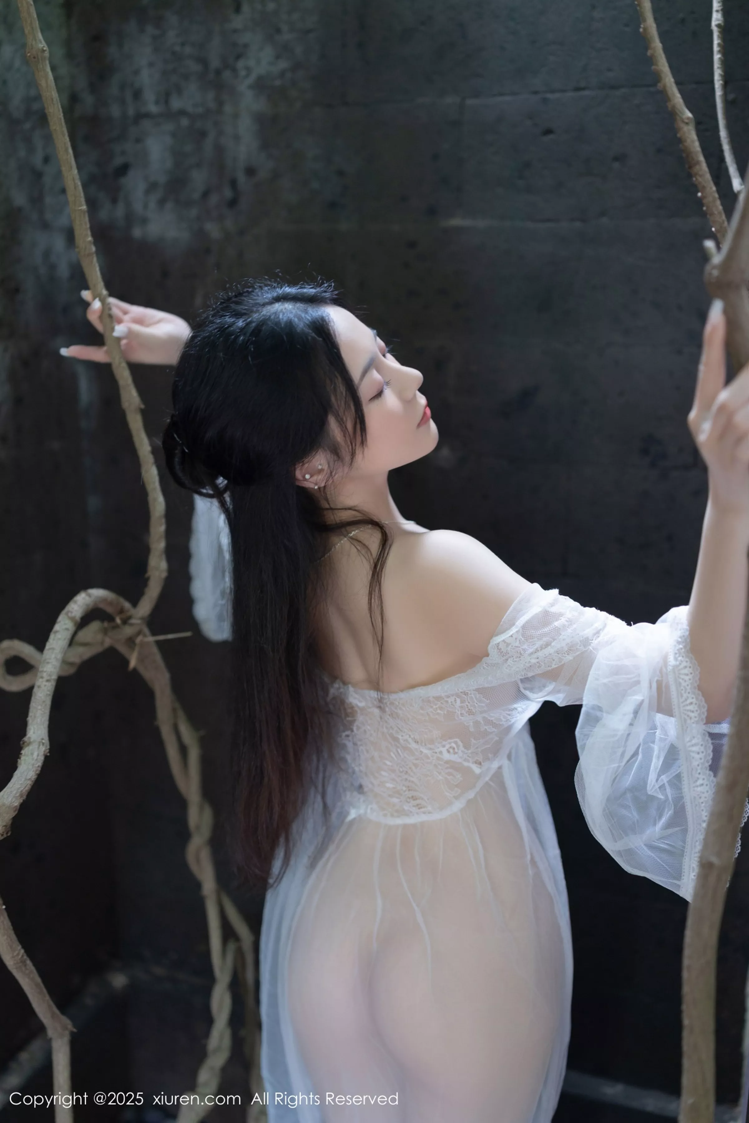 [[XiuRen秀人网]秀人网]No.10173_模特鱼子酱Fish性感白色轻透连衣裙透视秀惹火身材撩人诱惑写真80P