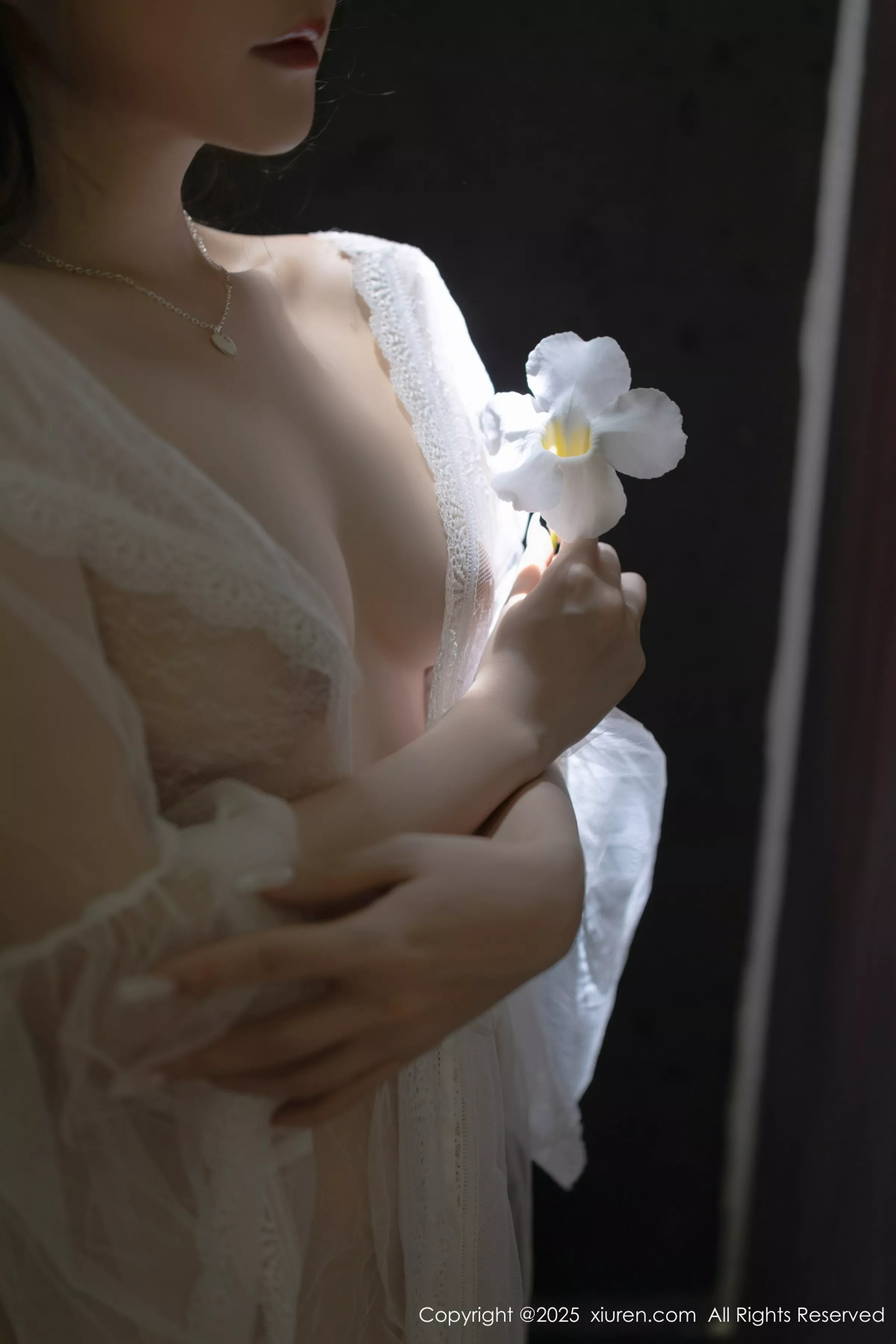 [[XiuRen秀人网]秀人网]No.10173_模特鱼子酱Fish性感白色轻透连衣裙透视秀惹火身材撩人诱惑写真80P