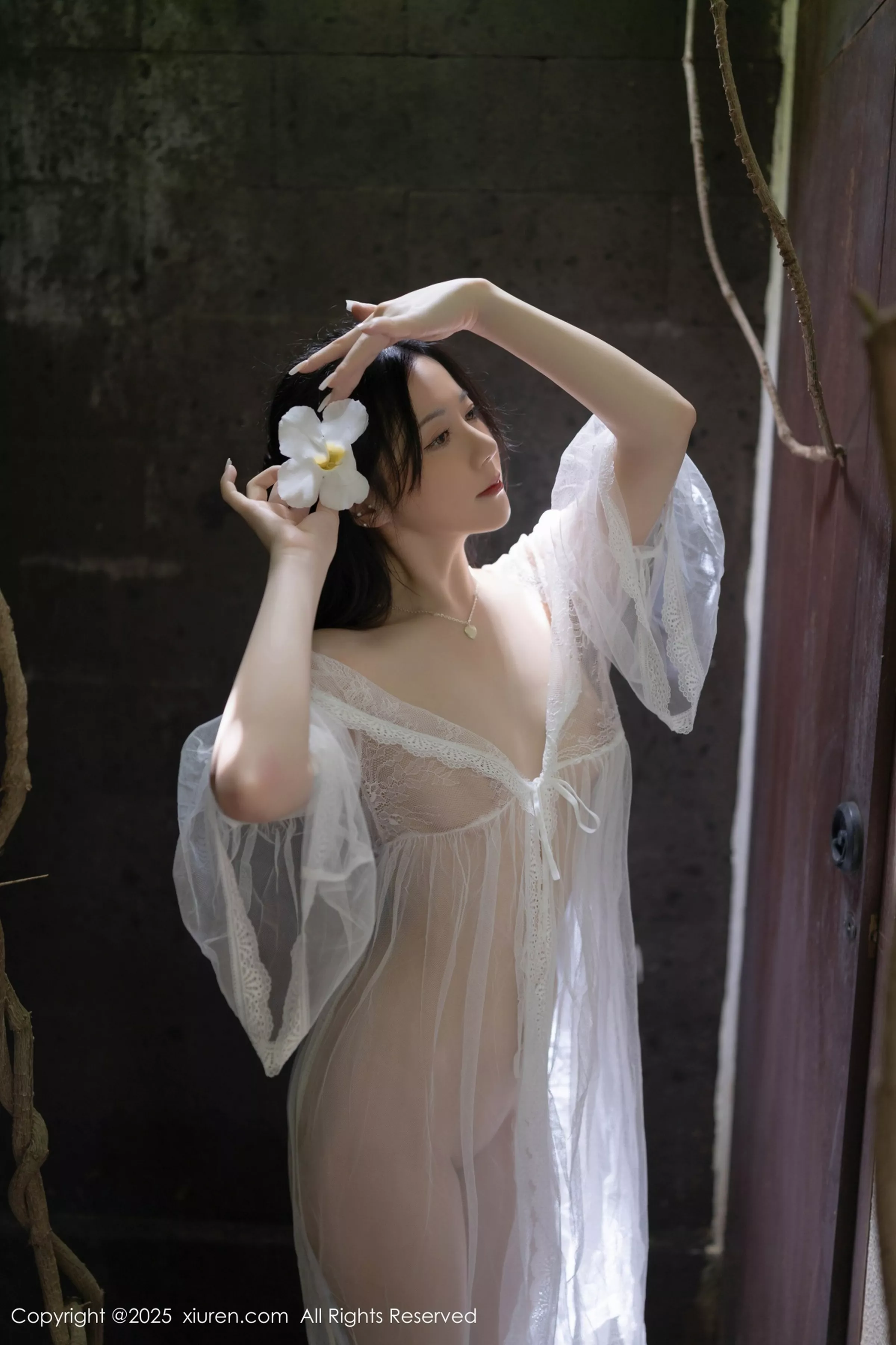 [[XiuRen秀人网]秀人网]No.10173_模特鱼子酱Fish性感白色轻透连衣裙透视秀惹火身材撩人诱惑写真80P