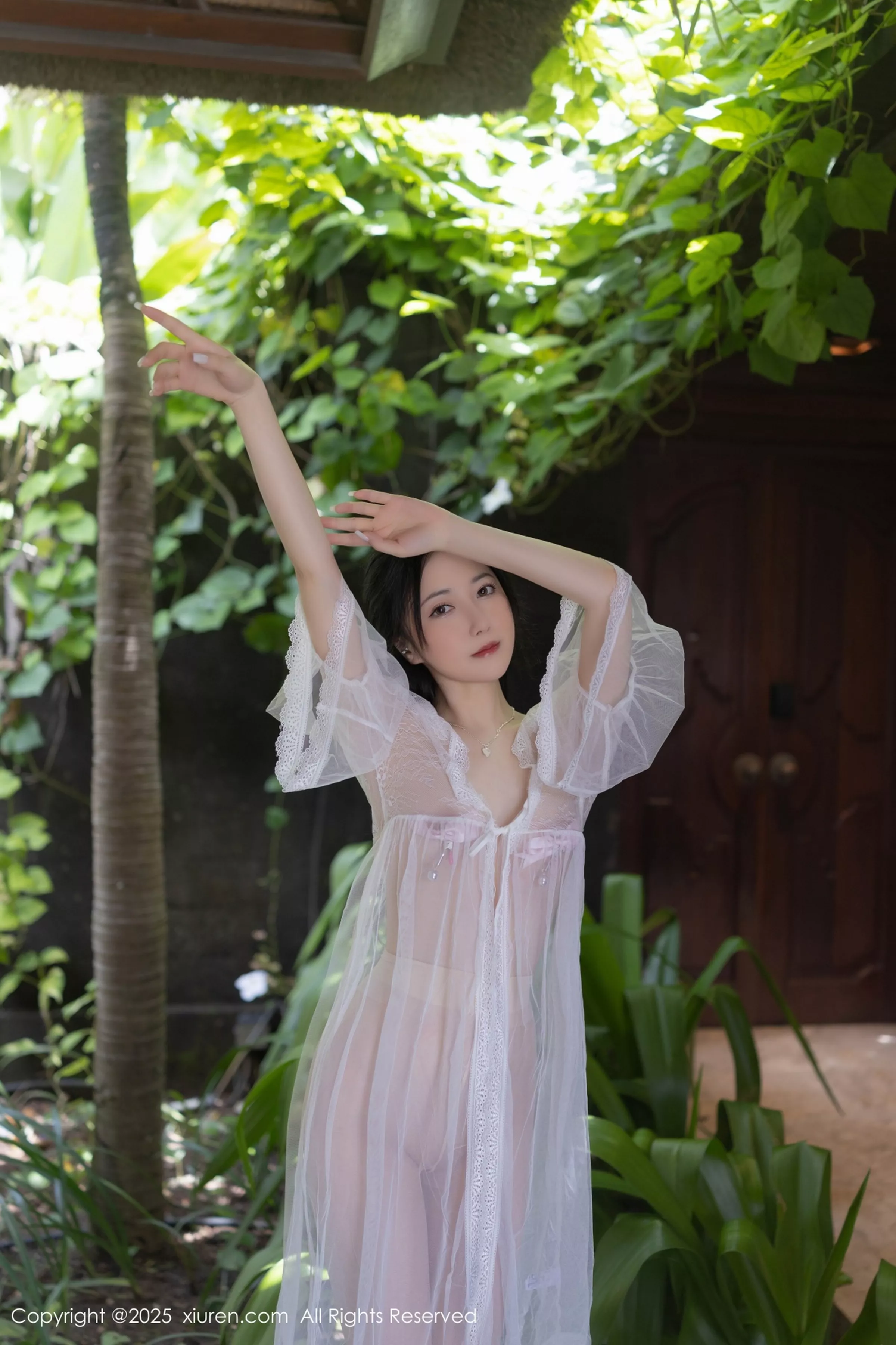 [[XiuRen秀人网]秀人网]No.10173_模特鱼子酱Fish性感白色轻透连衣裙透视秀惹火身材撩人诱惑写真80P