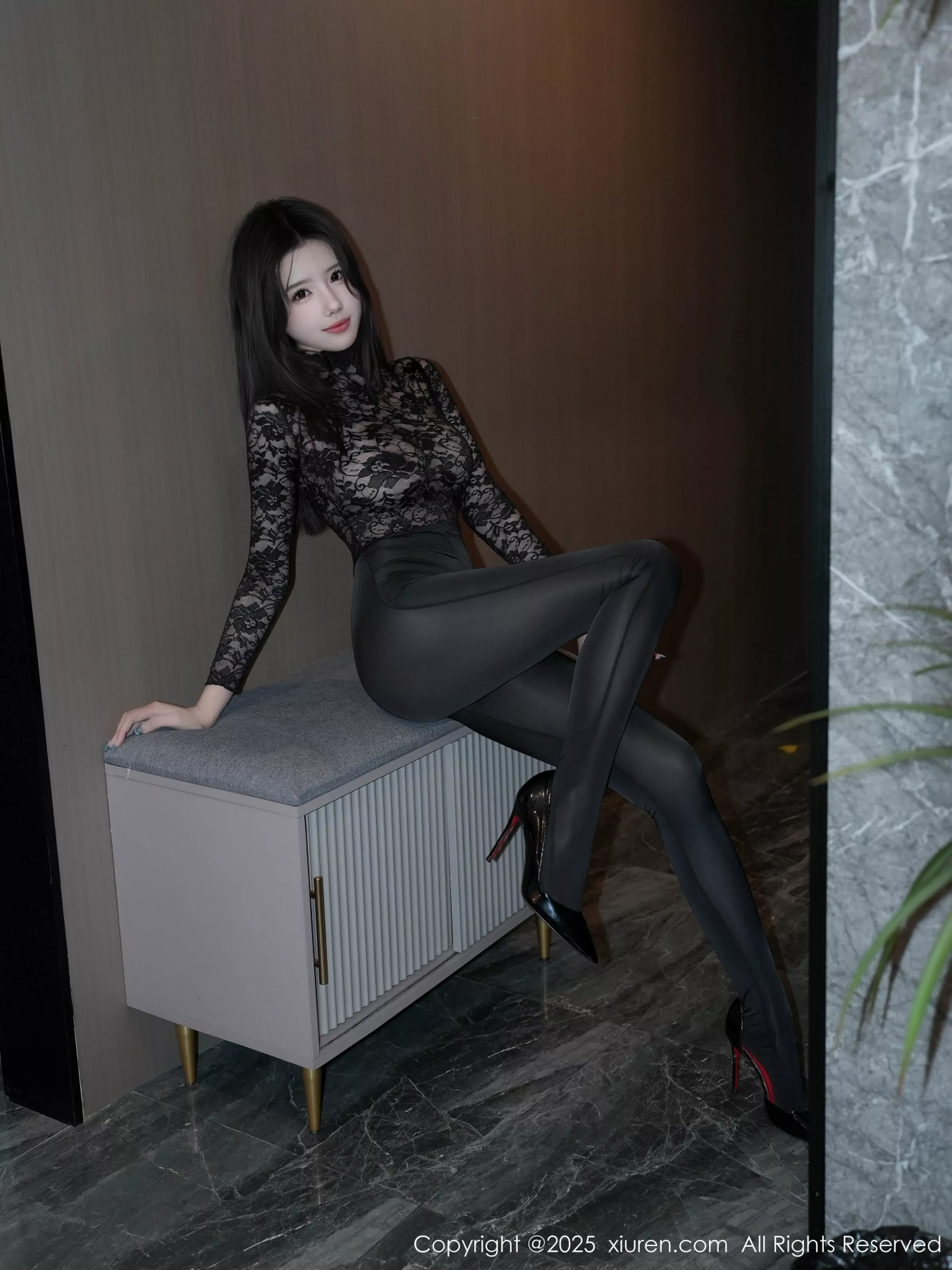 [[XiuRen秀人网]秀人网]No.10171_模特袁圆性感黑色蕾丝服饰配黑丝连体衣秀曼妙身姿惹火诱惑写真57P