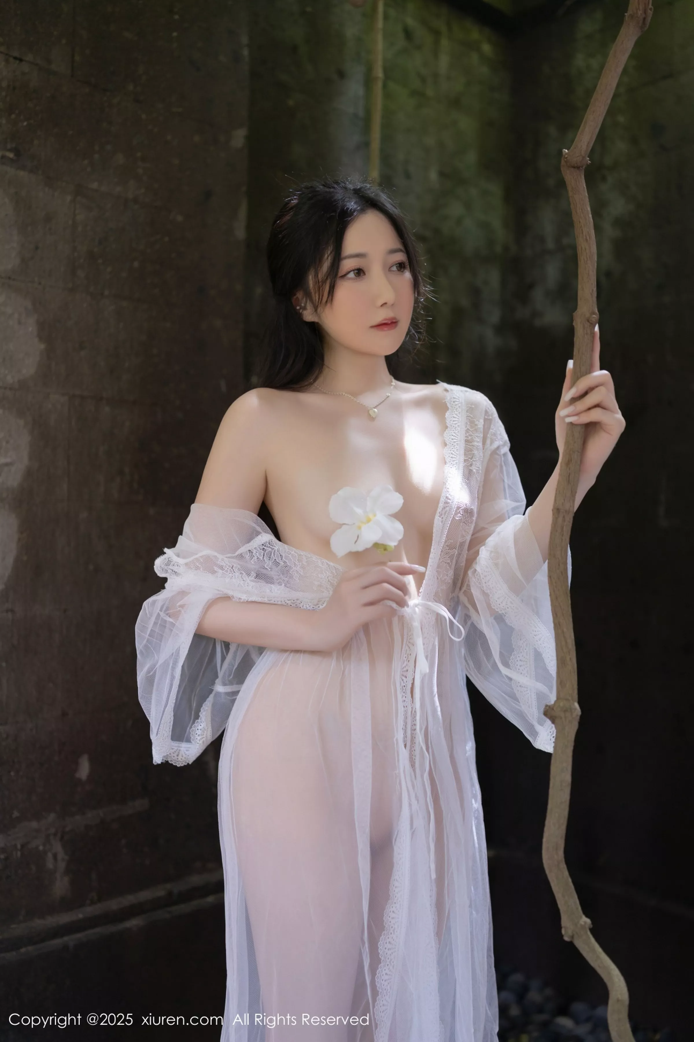 [[XiuRen秀人网]秀人网]No.10173_模特鱼子酱Fish性感白色轻透连衣裙透视秀惹火身材撩人诱惑写真80P