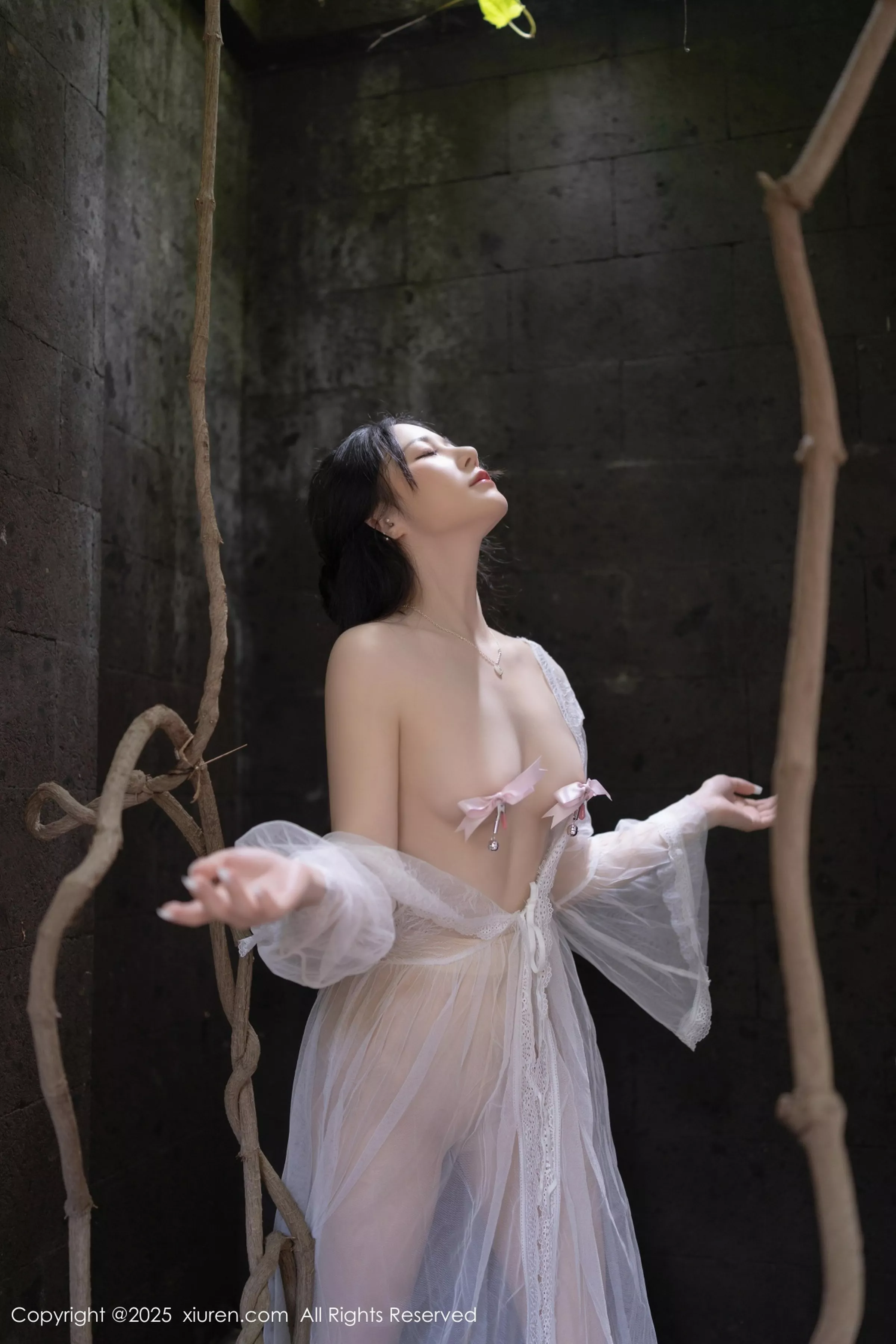 [[XiuRen秀人网]秀人网]No.10173_模特鱼子酱Fish性感白色轻透连衣裙透视秀惹火身材撩人诱惑写真80P