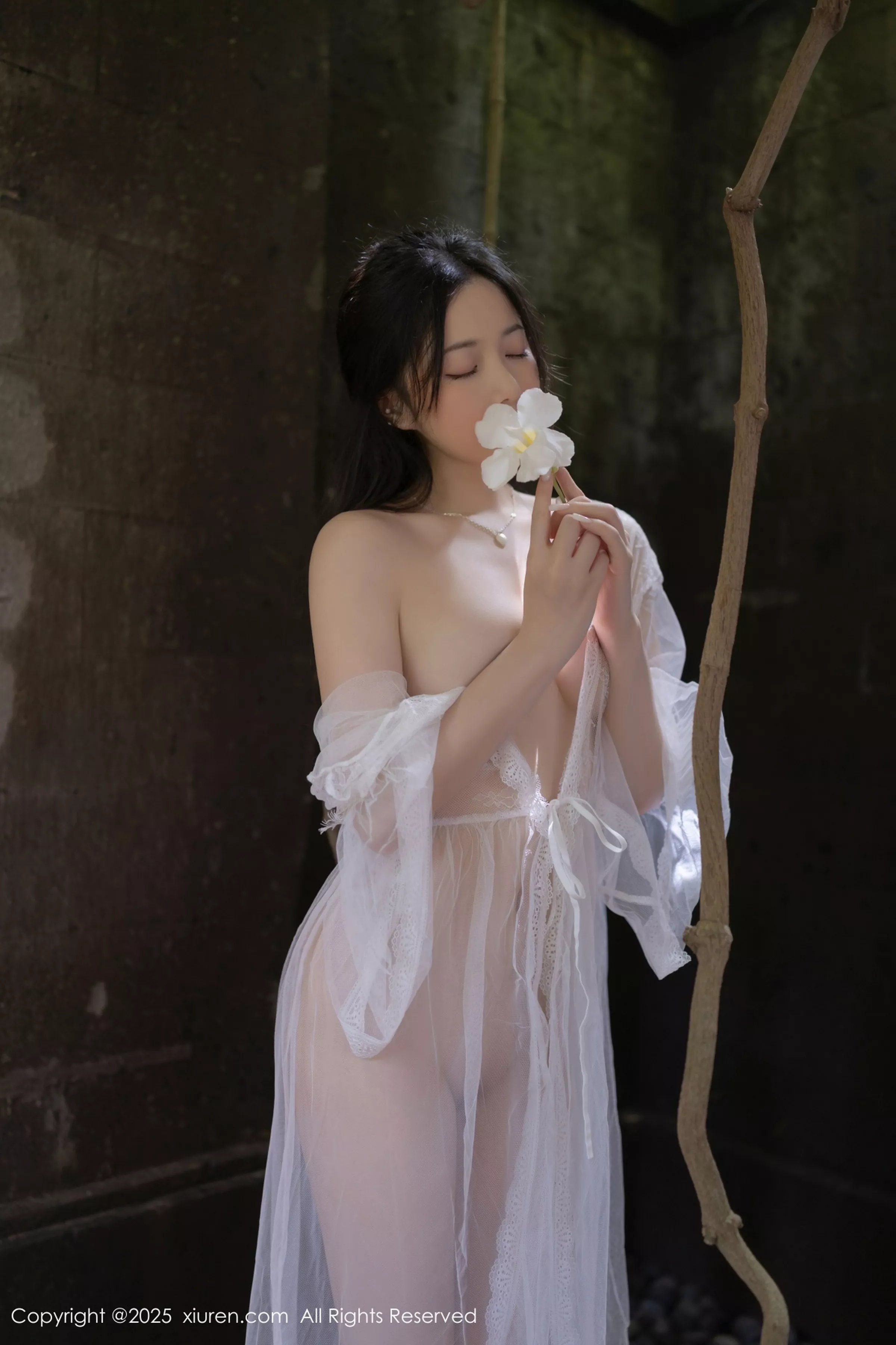 [[XiuRen秀人网]秀人网]No.10173_模特鱼子酱Fish性感白色轻透连衣裙透视秀惹火身材撩人诱惑写真80P