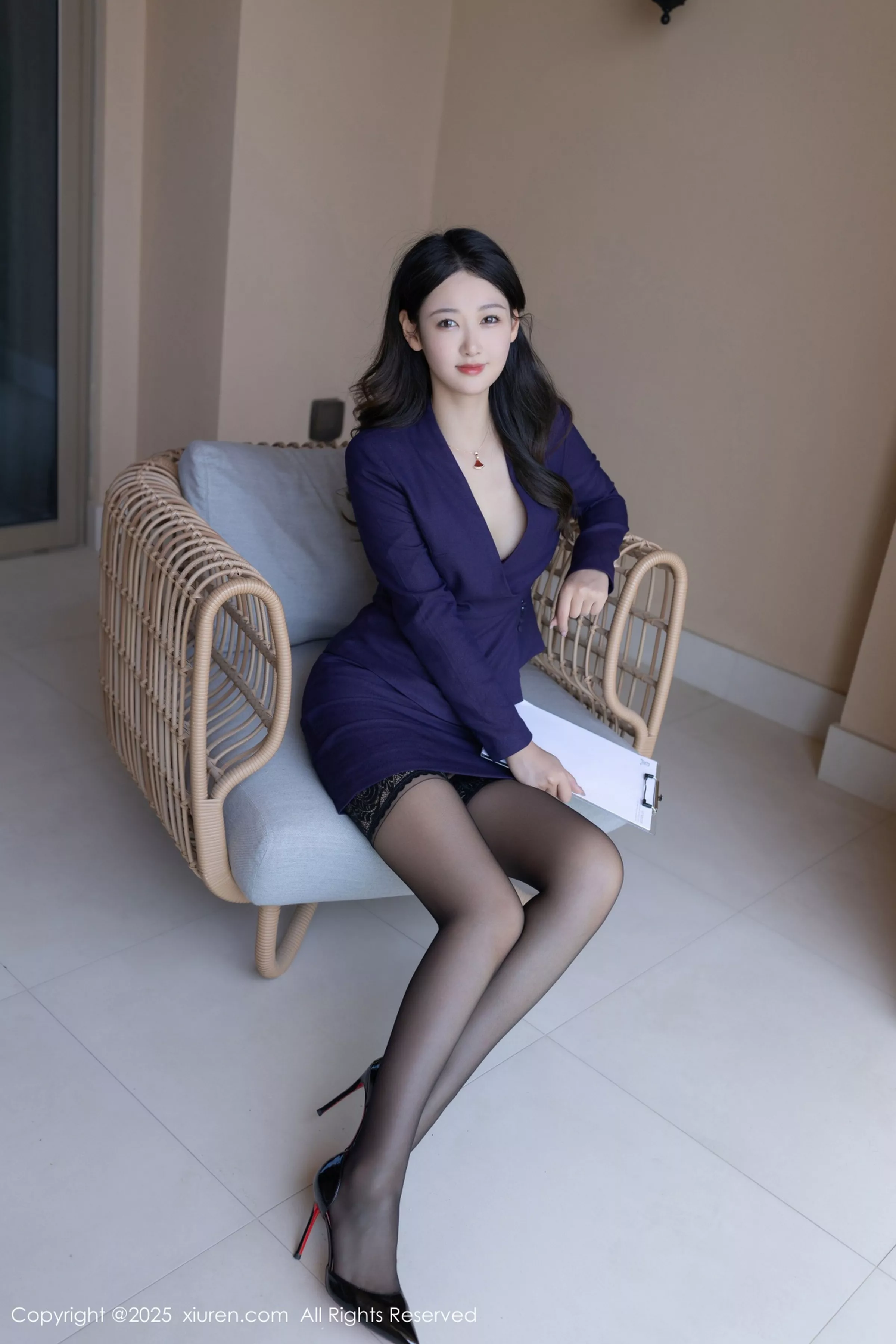 [[XiuRen秀人网]秀人网]No.10178_模特唐安琪深蓝OL服饰露黑色内衣配黑丝吊袜秀曼妙身姿诱惑写真80P