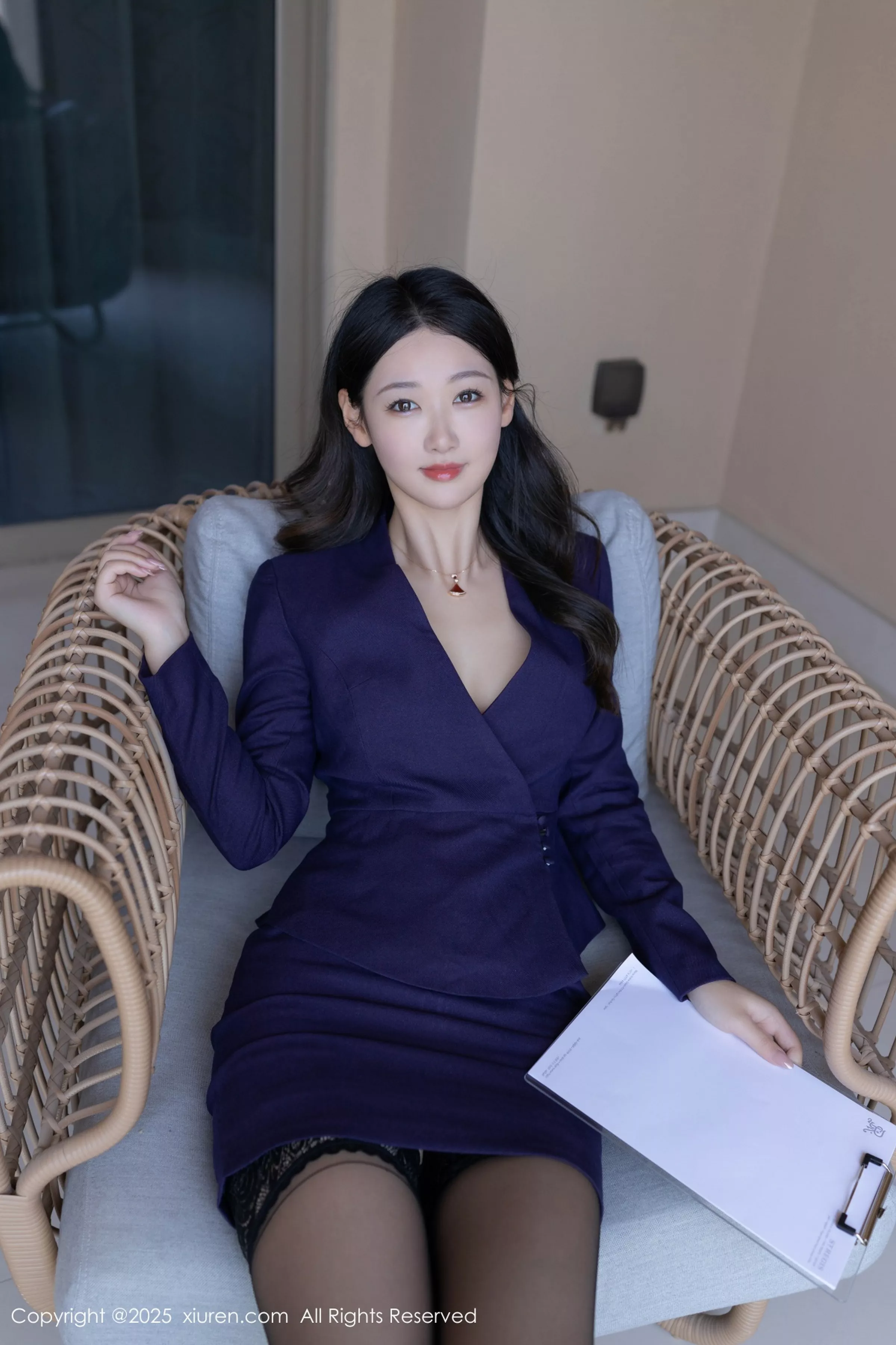 [[XiuRen秀人网]秀人网]No.10178_模特唐安琪深蓝OL服饰露黑色内衣配黑丝吊袜秀曼妙身姿诱惑写真80P