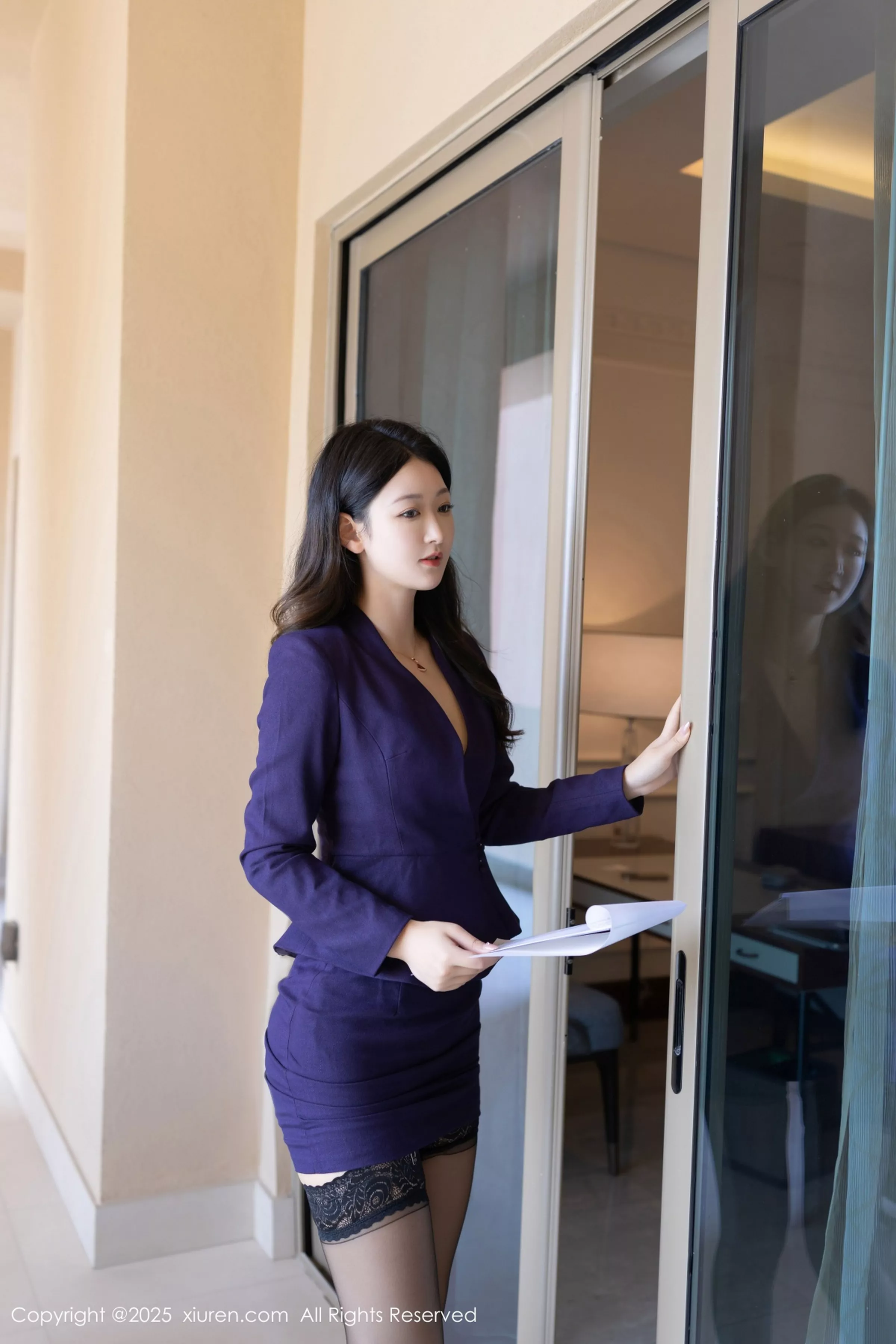 [[XiuRen秀人网]秀人网]No.10178_模特唐安琪深蓝OL服饰露黑色内衣配黑丝吊袜秀曼妙身姿诱惑写真80P