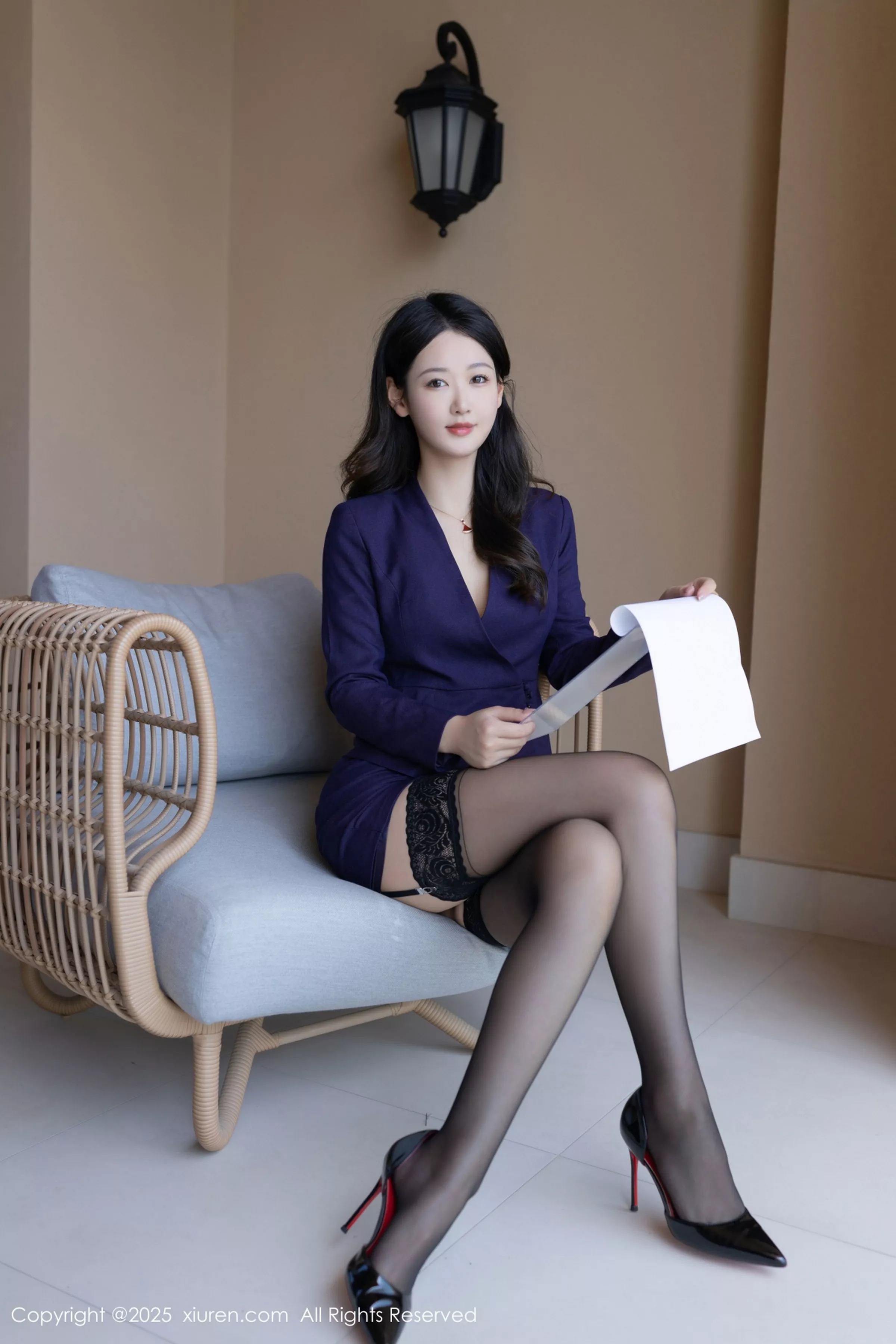 [[XiuRen秀人网]秀人网]No.10178_模特唐安琪深蓝OL服饰露黑色内衣配黑丝吊袜秀曼妙身姿诱惑写真80P