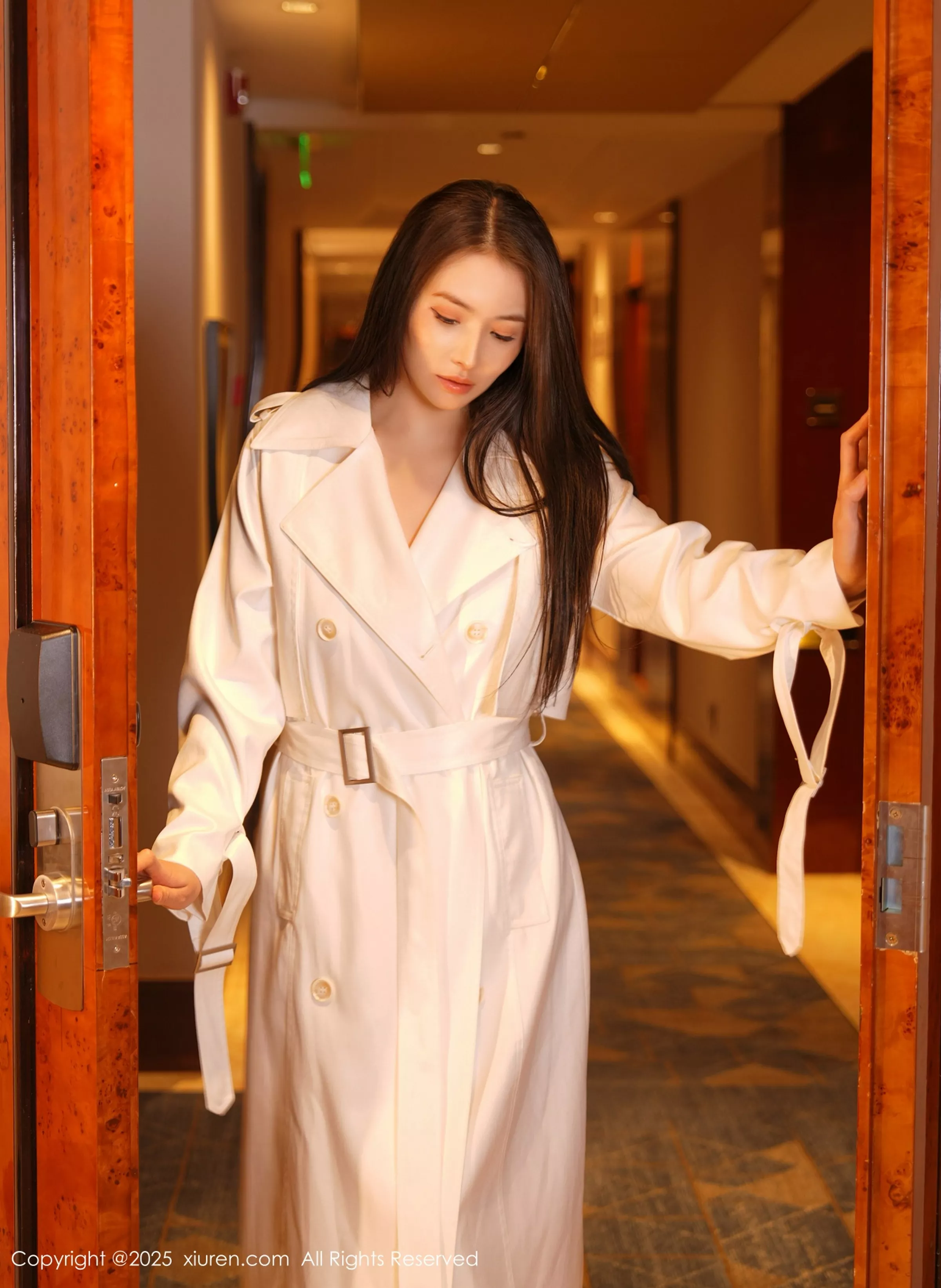 [[XiuRen秀人网]秀人网]No.10174_模特娅轩ELVA性感红色情趣内衣配红丝吊袜秀凹凸身材诱惑写真48P