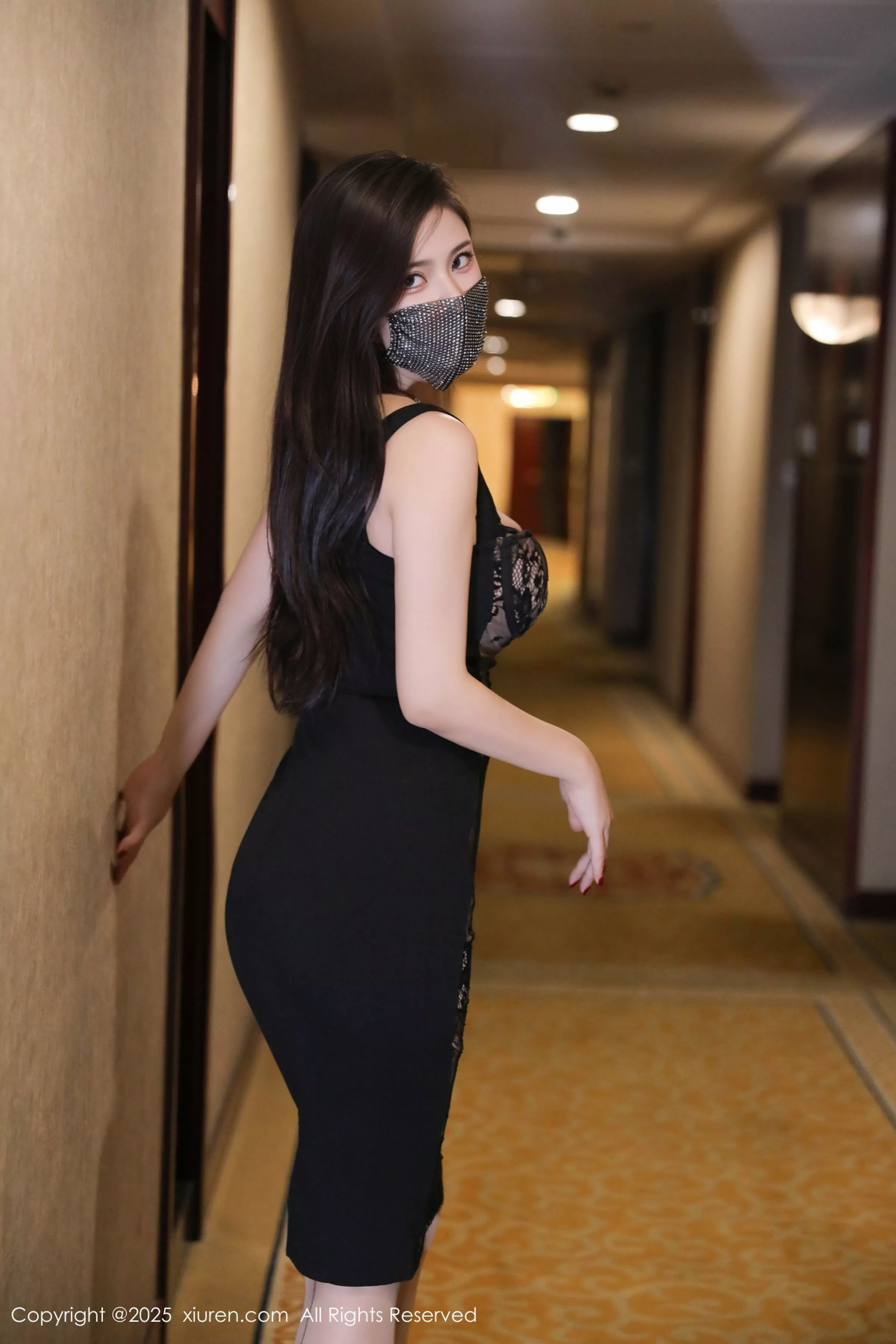 [[XiuRen秀人网]秀人网]No.10177_模特小蛮妖Yummy黑色情趣内衣配开档肉丝秀完美身材诱惑写真79P