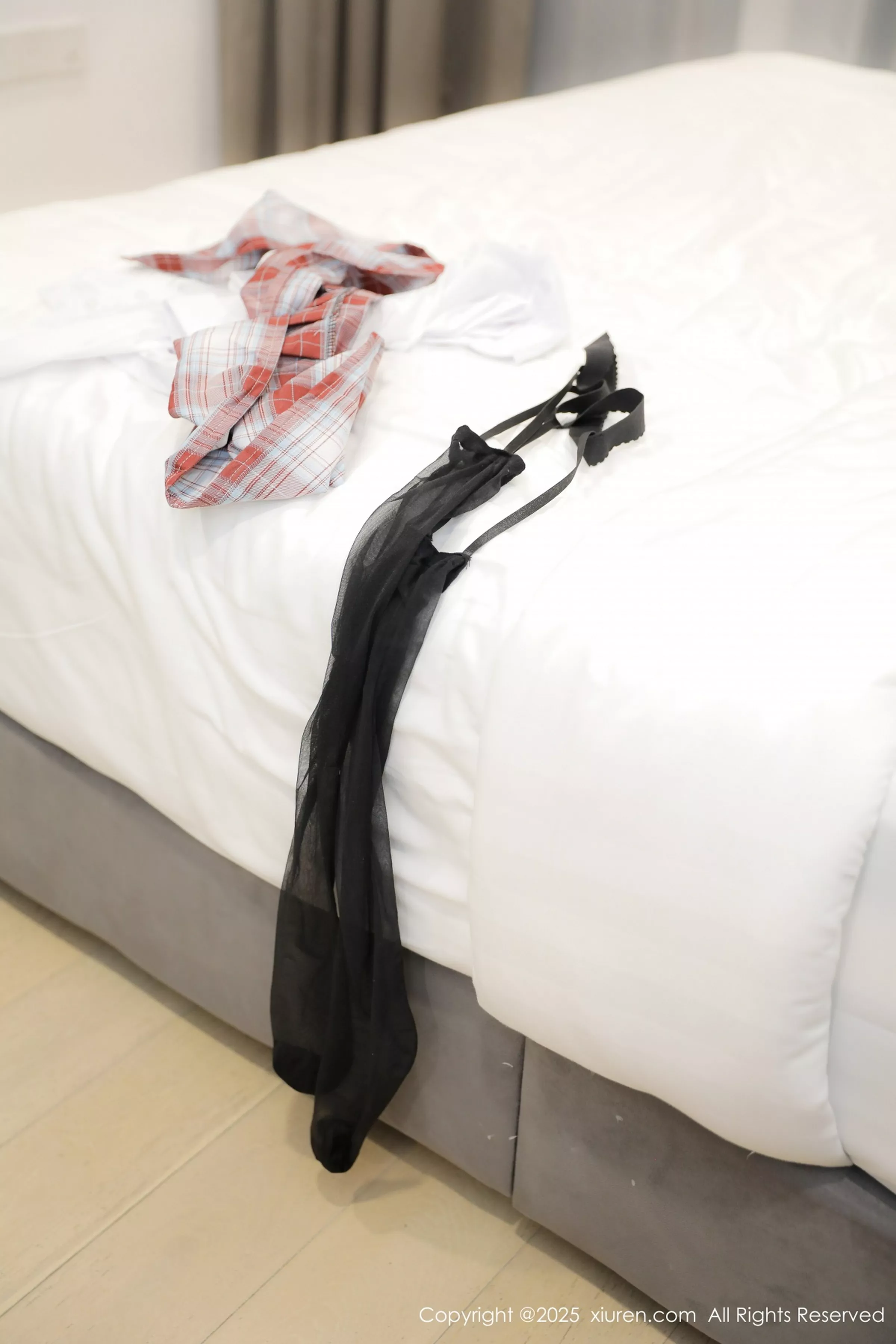 [[XiuRen秀人网]秀人网]No.10182_模特蛋蛋宝性感JK制服露情趣内衣配黑丝吊袜秀丰腴身材诱惑写真66P