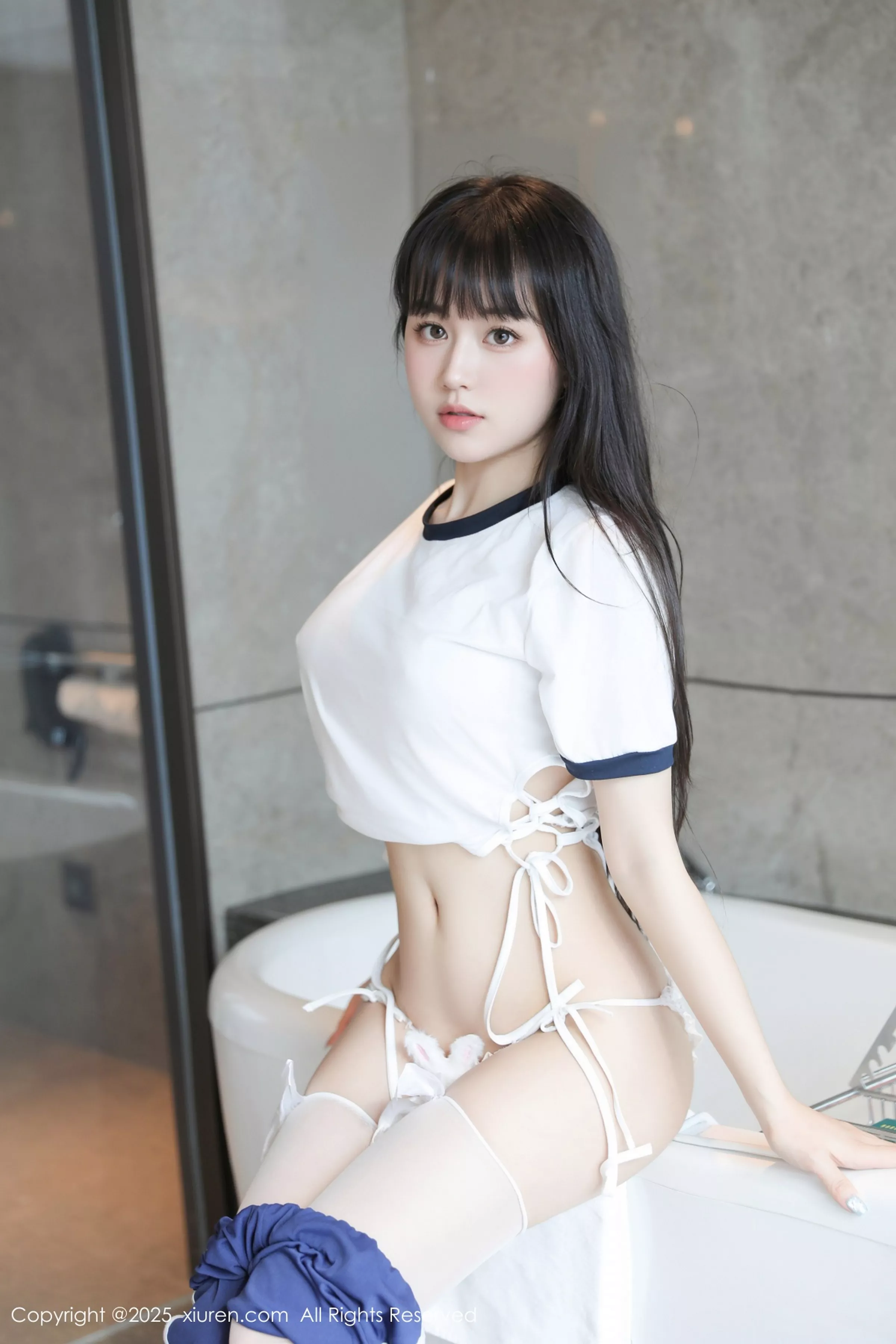 [[XiuRen秀人网]秀人网]No.10184_新人模特量子玫瑰性感白色运动服配白丝袜秀凹凸身材诱惑写真85P