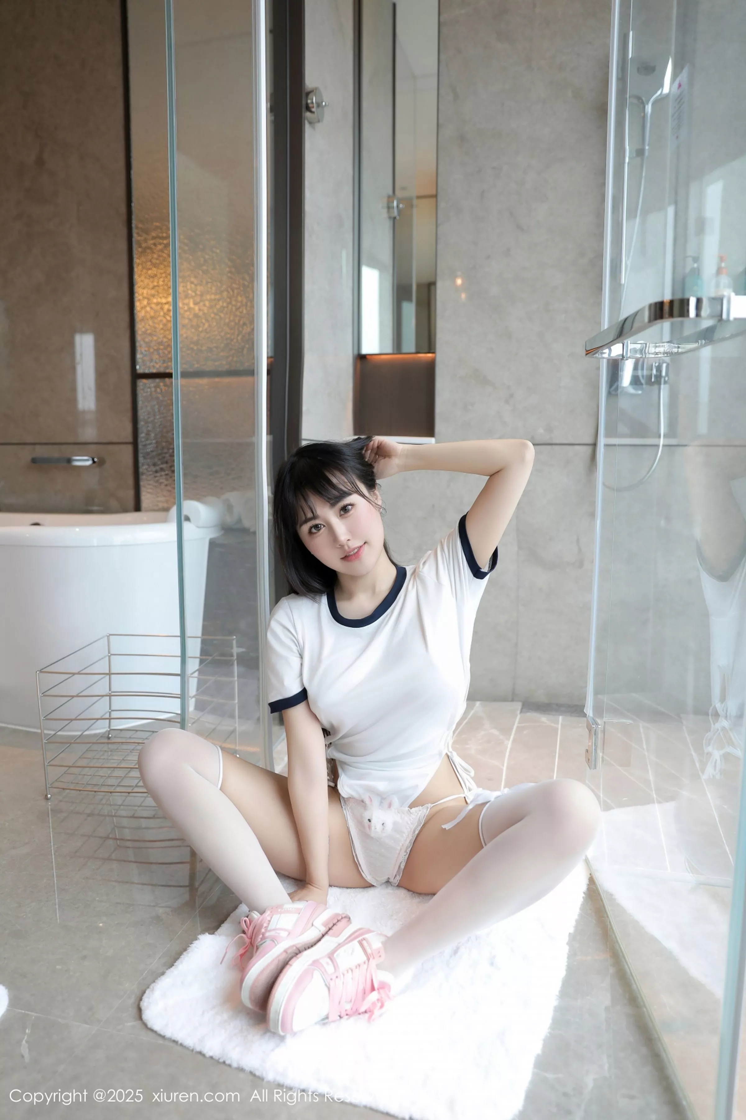 [[XiuRen秀人网]秀人网]No.10184_新人模特量子玫瑰性感白色运动服配白丝袜秀凹凸身材诱惑写真85P