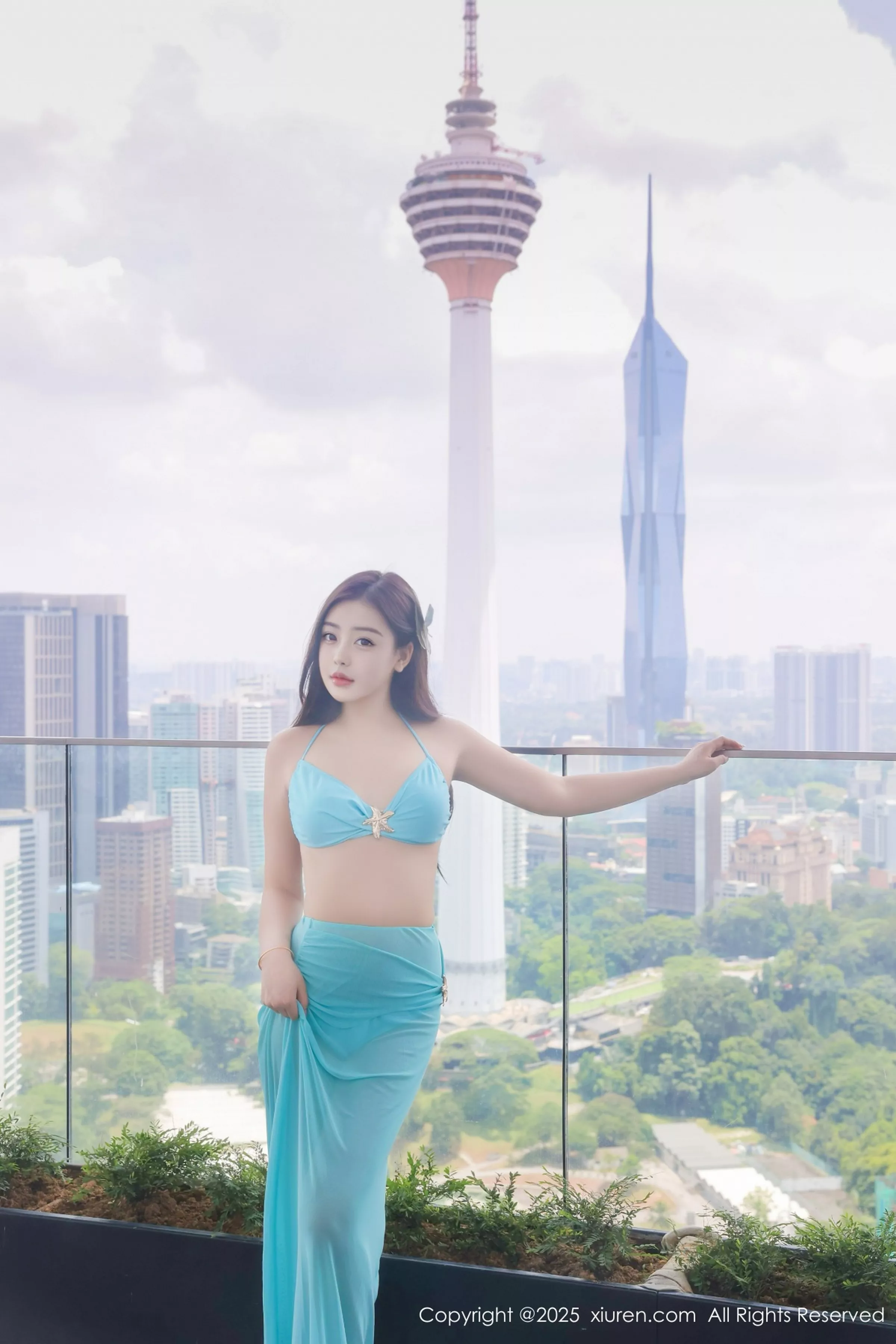 [[XiuRen秀人网]秀人网]No.10187_模特希雅sia泳池场景性感蓝色比基尼秀完美身材撩人诱惑写真58P