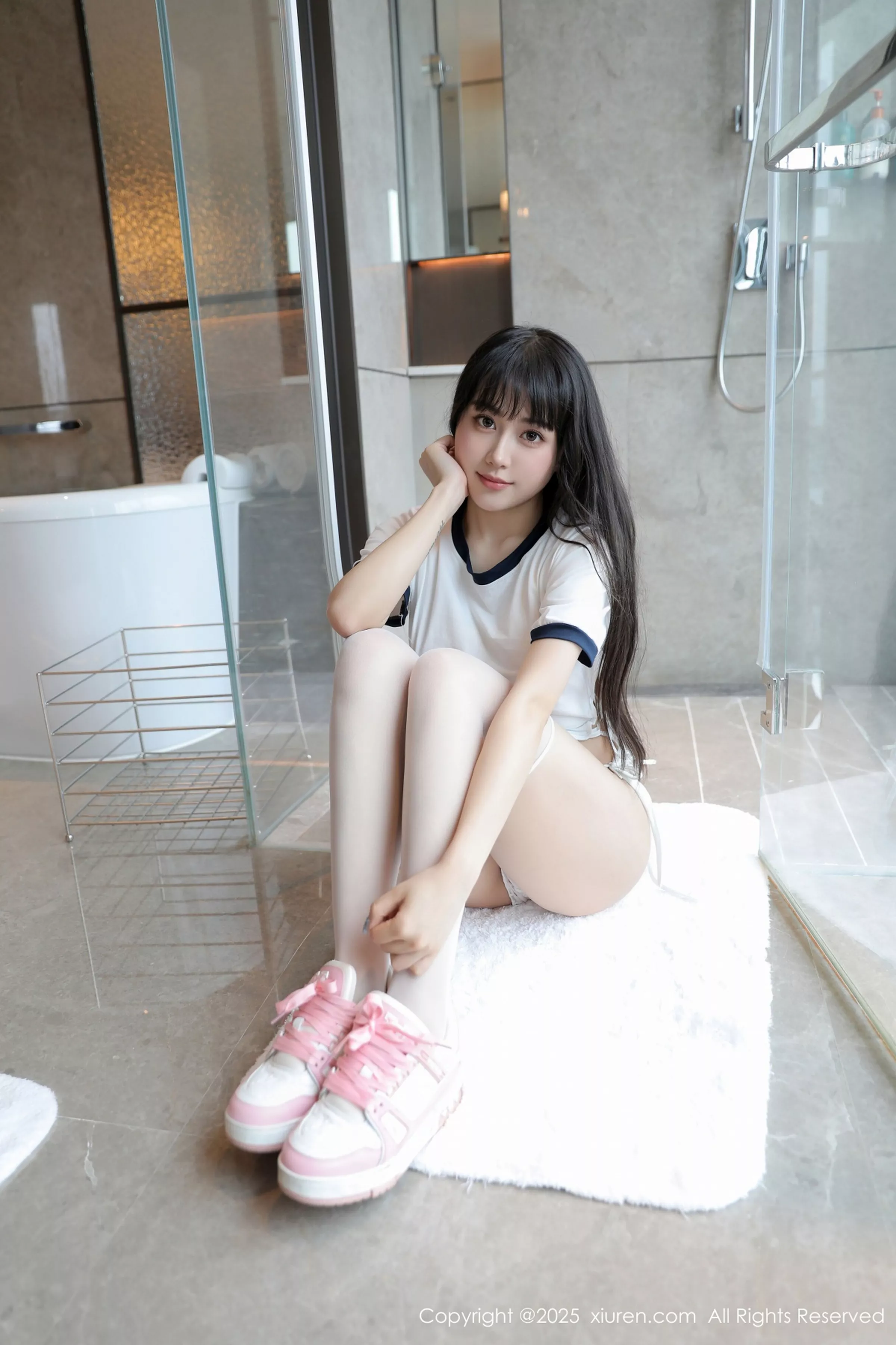 [[XiuRen秀人网]秀人网]No.10184_新人模特量子玫瑰性感白色运动服配白丝袜秀凹凸身材诱惑写真85P