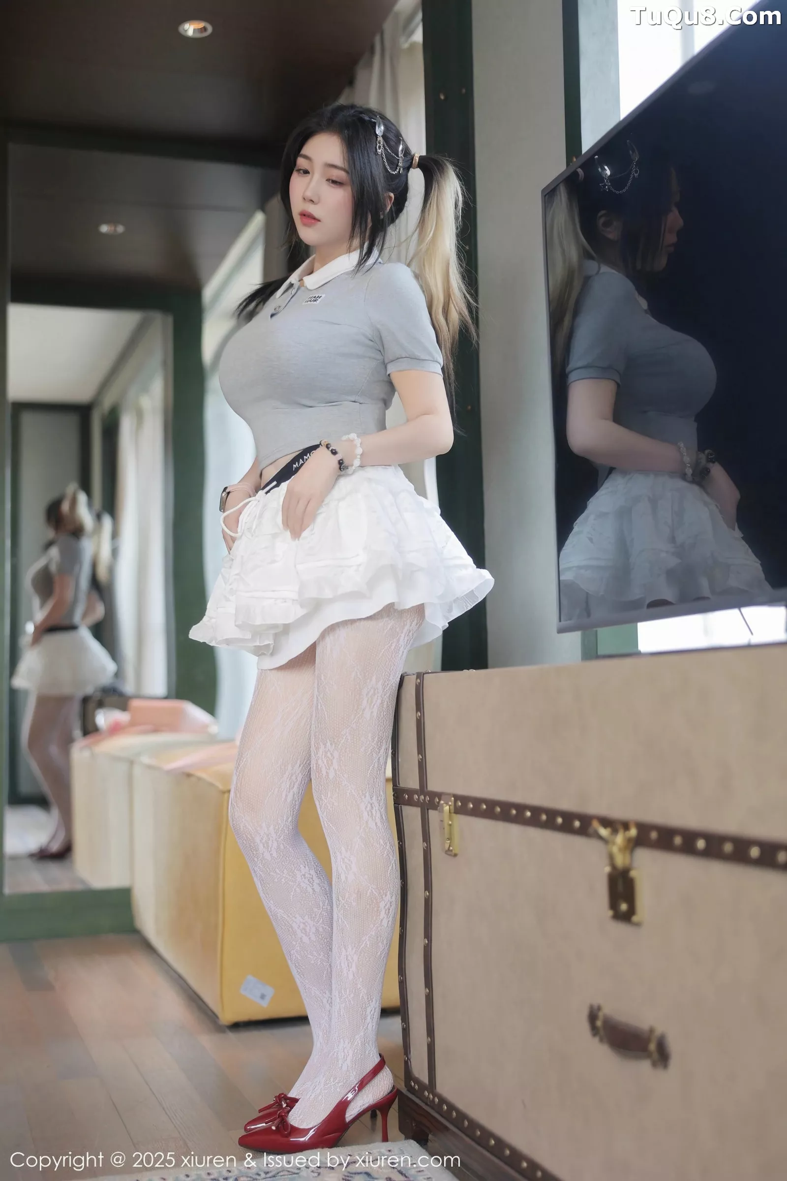 [[XiuRen秀人网]秀人网]No.10330_模特诺诺Hsu性感灰色服饰配白色蕾丝袜秀丰腴身材撩人诱惑写真60P