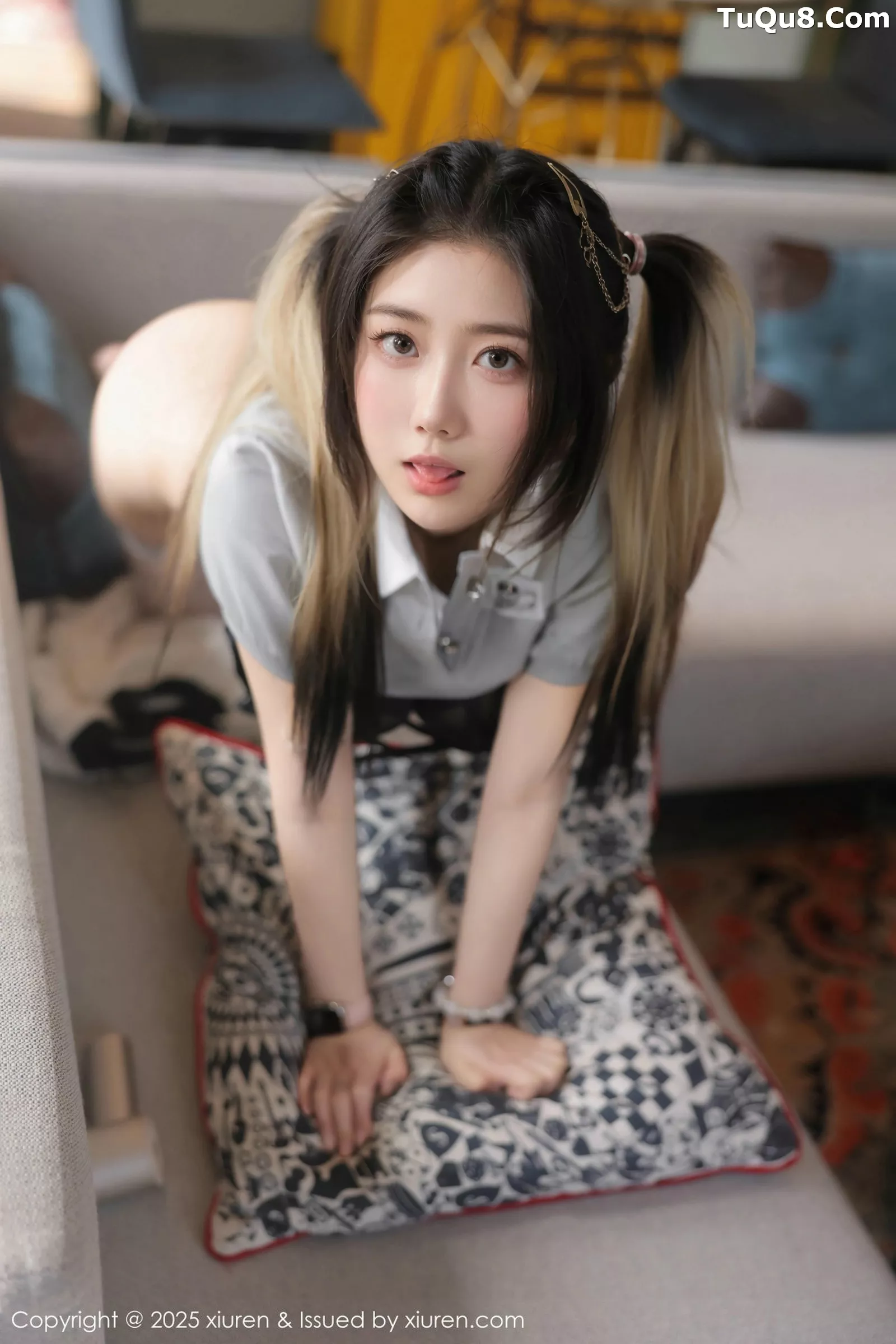 [[XiuRen秀人网]秀人网]No.10330_模特诺诺Hsu性感灰色服饰配白色蕾丝袜秀丰腴身材撩人诱惑写真60P