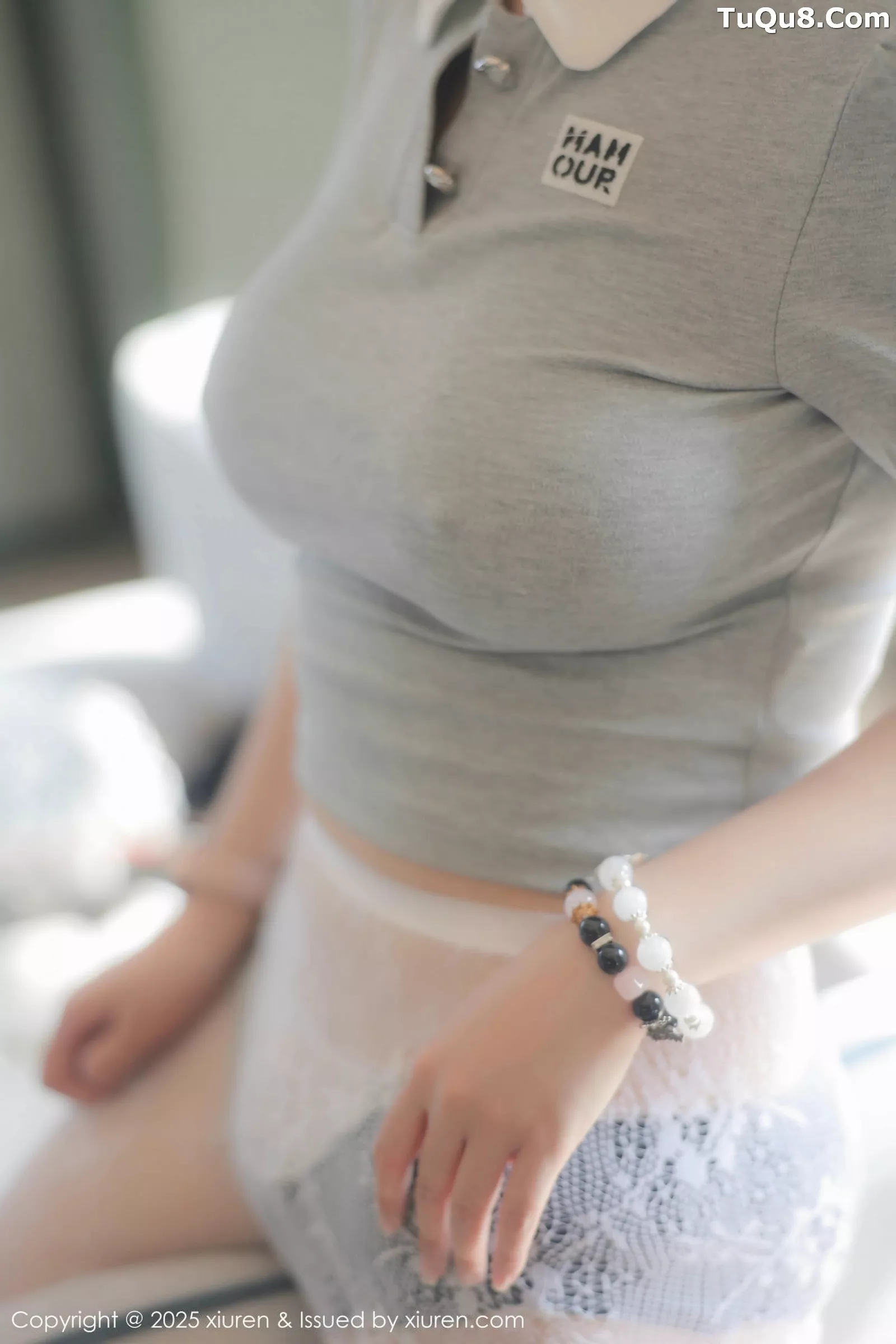 [[XiuRen秀人网]秀人网]No.10330_模特诺诺Hsu性感灰色服饰配白色蕾丝袜秀丰腴身材撩人诱惑写真60P