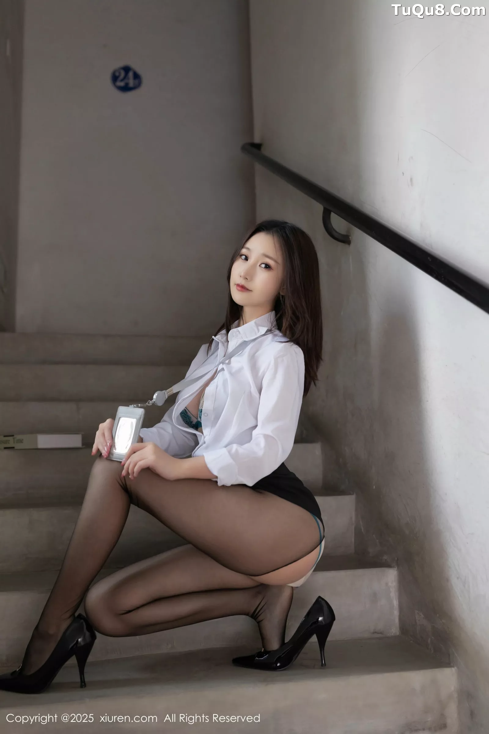 [[XiuRen秀人网]秀人网]No.10337_模特杏子Yada性感白色OL服饰配开档黑丝秀曼妙身姿诱惑写真83P