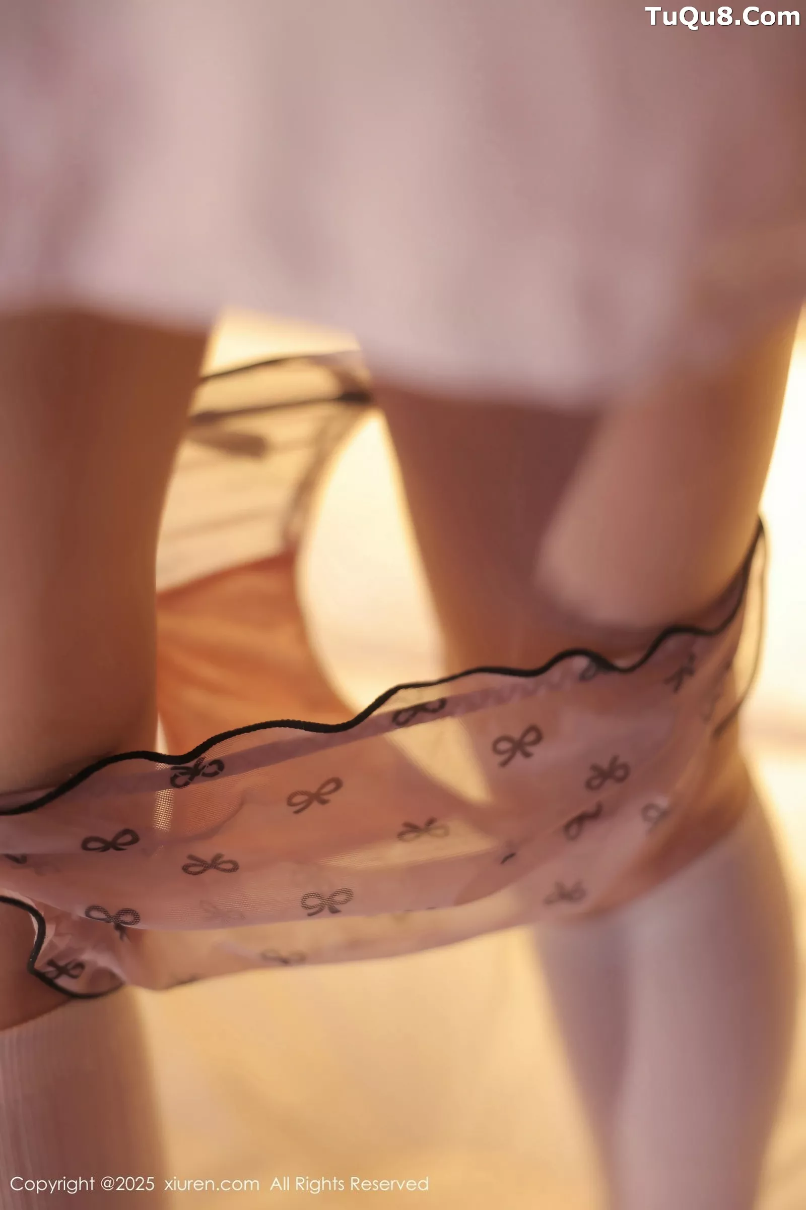 [[XiuRen秀人网]秀人网]No.10335_模特软情性感白色衬衫配黑短裙露白色丝袜秀曼妙身姿诱惑写真64P