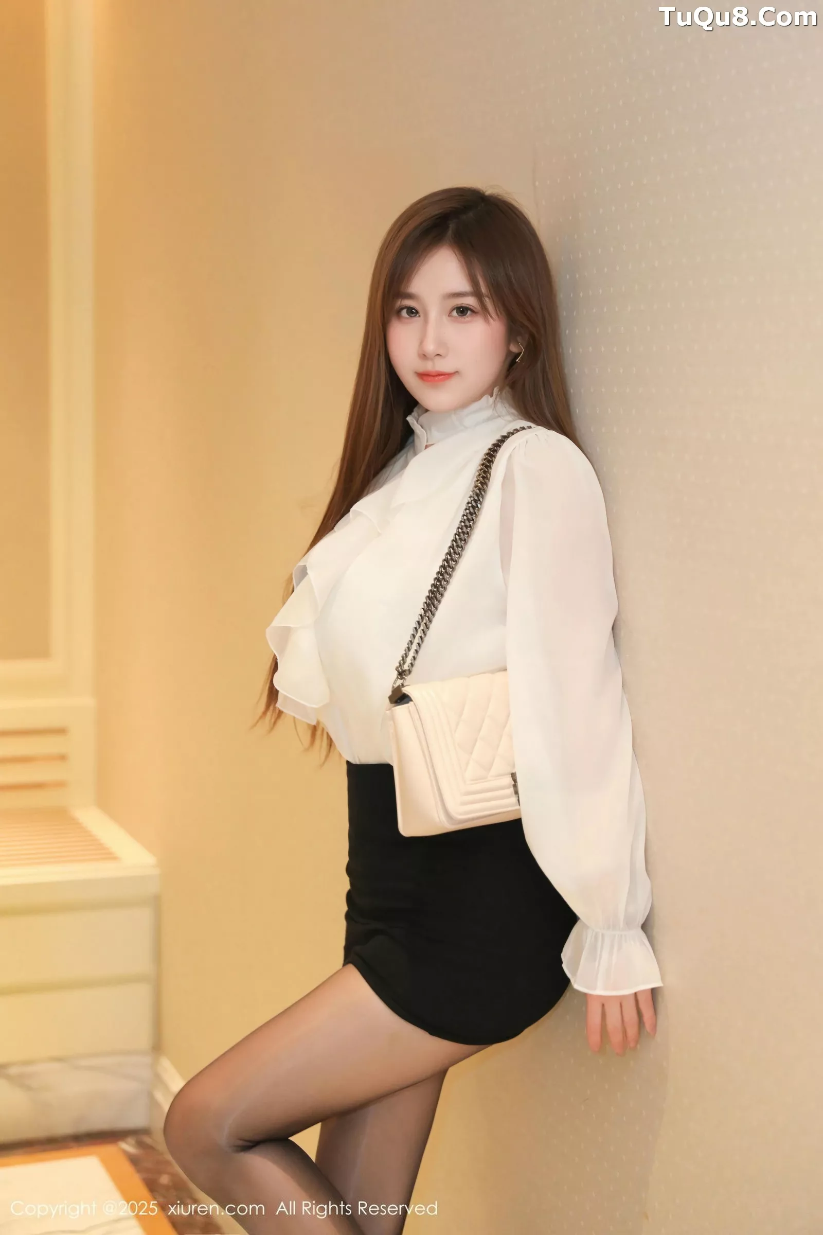 [[XiuRen秀人网]秀人网]No.10342_模特小肉肉咪OL服饰露黑色内衣配超薄黑丝秀凹凸身材诱惑写真74P